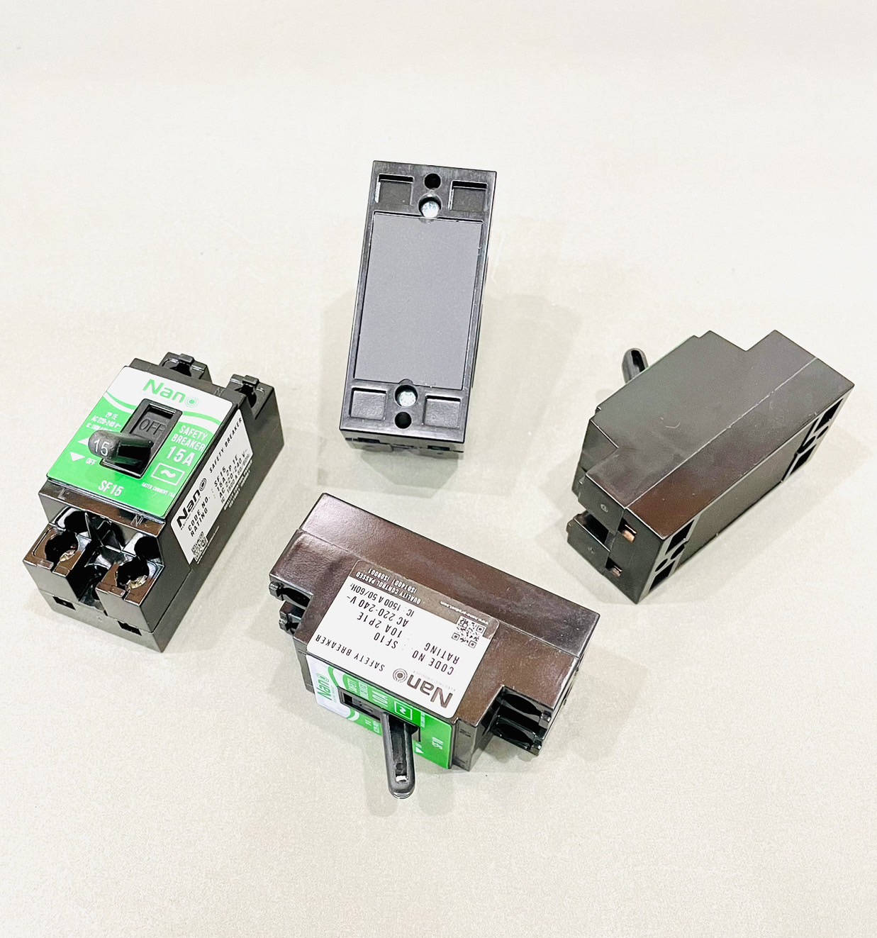 เบรคเกอร์ นาโน