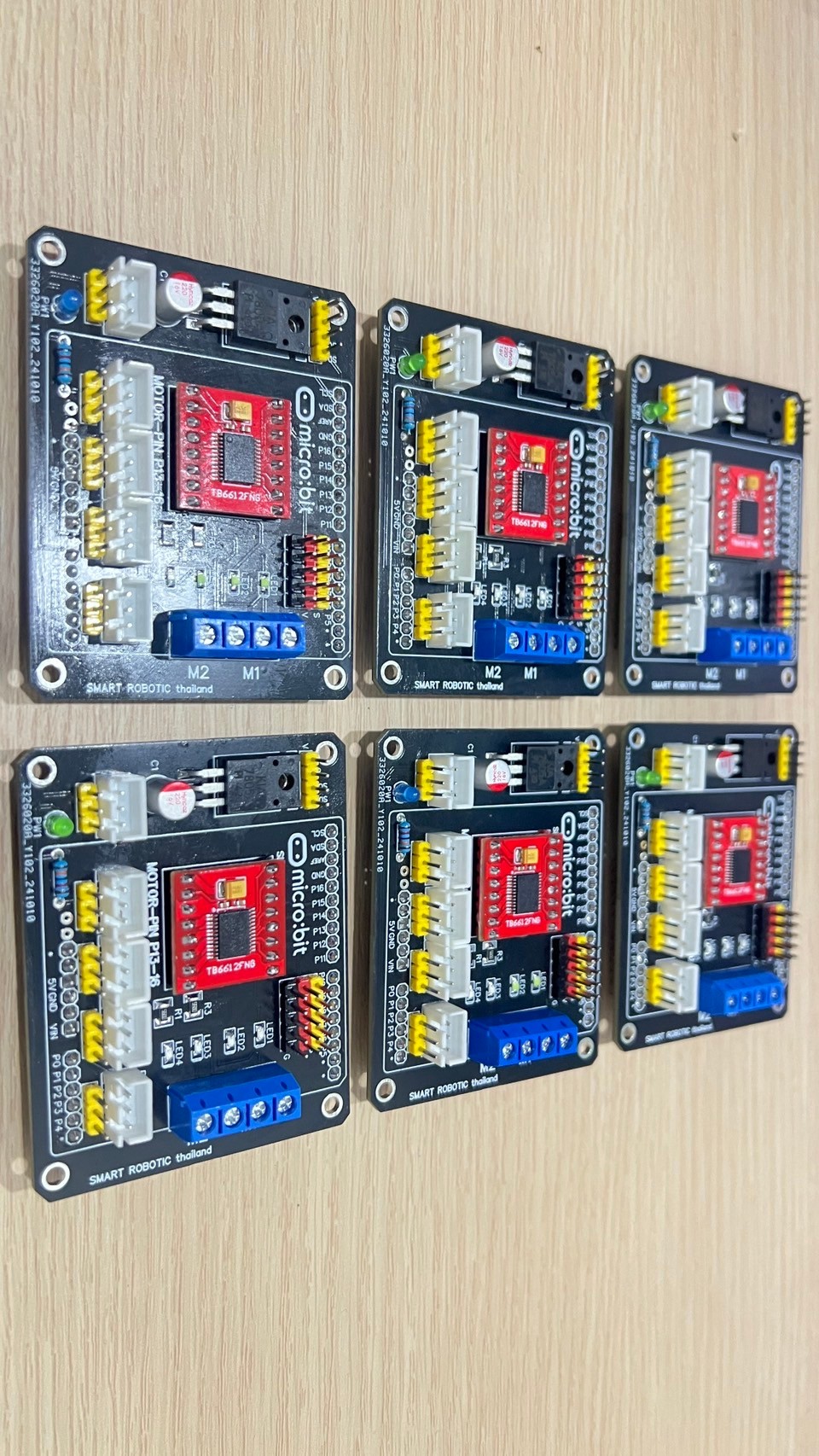 บอร์ดหุ่นยนต์ระดับกลาง พร้อมใช้งาน (ไม่รวมบอร์ดไมโครบิต)