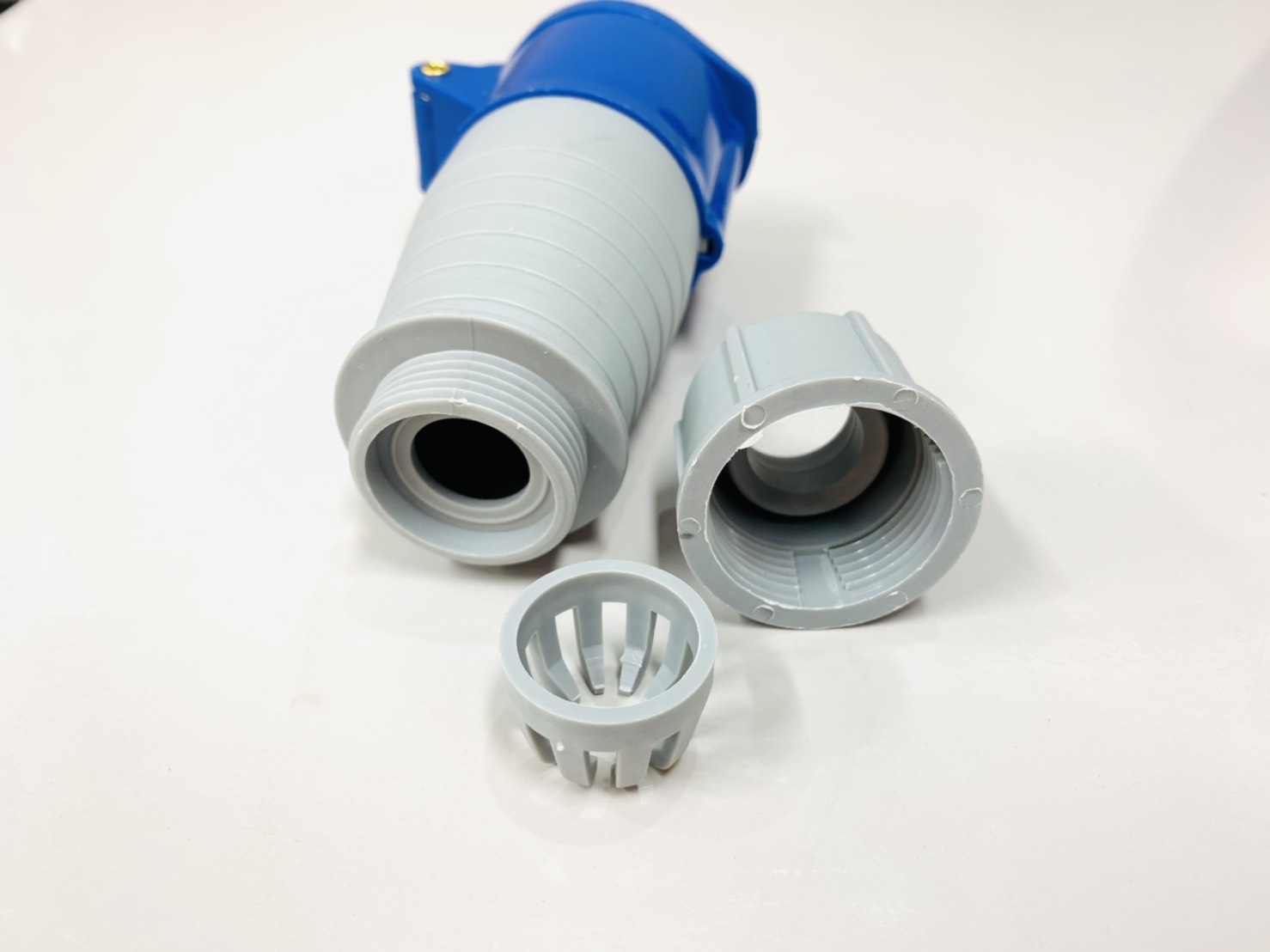 พาวเวอร์ปลั๊ก ตัวเมียลอยกลางทาง 3ขา 16A P1-213-6h Sumo