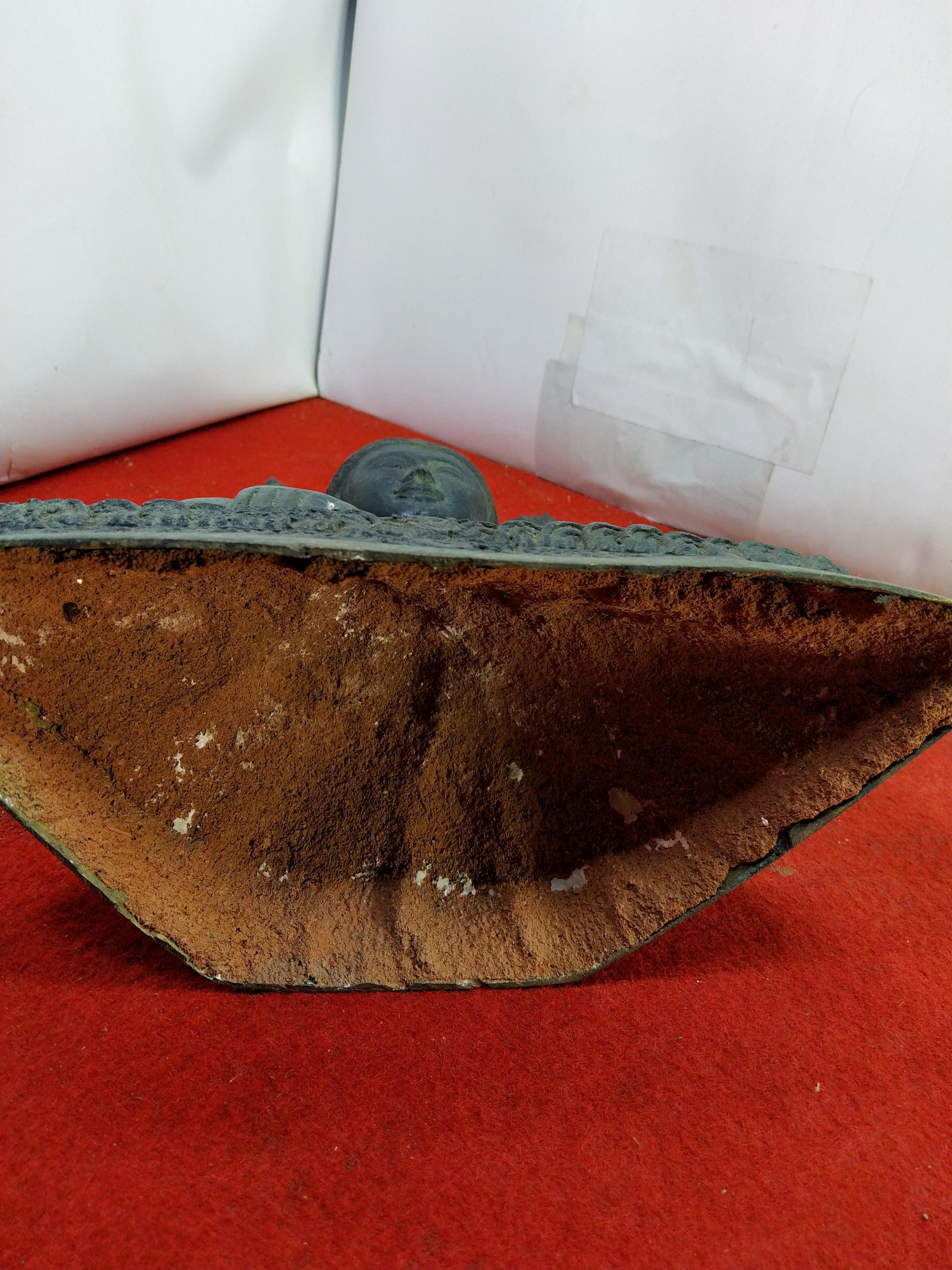 พระมหามัยมุนี หรือ มหาเมียะมุนี ขนาดฐานกว้าง 8 นิ้ว เนื้อโลหะสำริด