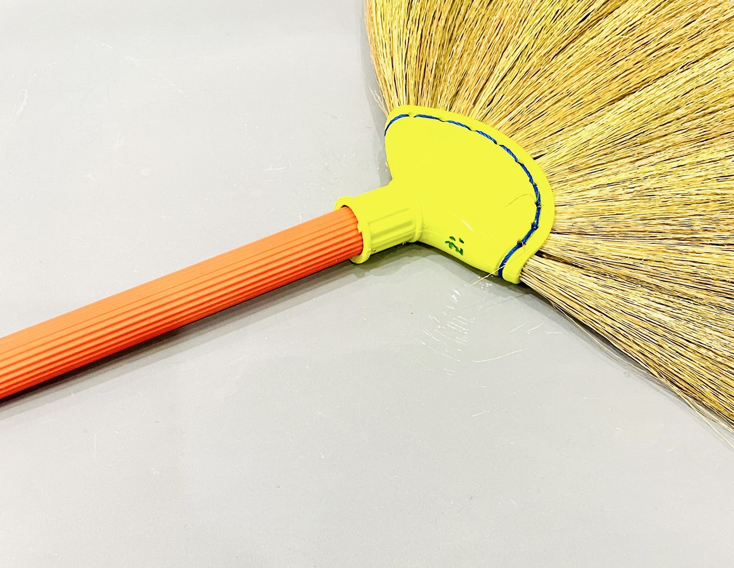 ไม้กวาดอ่อน ด้ามสั้น