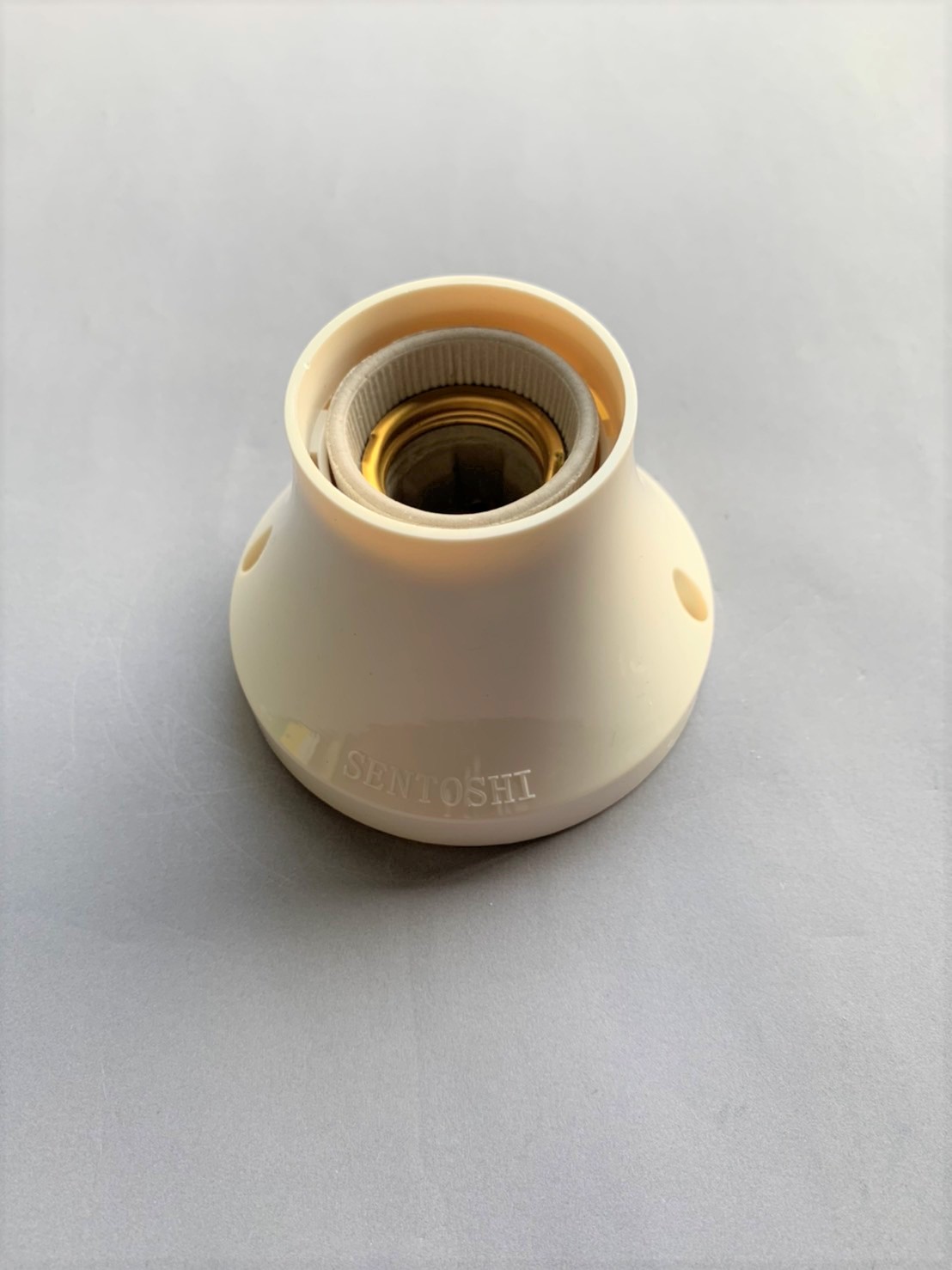 ขั้วแป้นเกลียวใหญ่ ขาว E27 ในกระเบื้อง