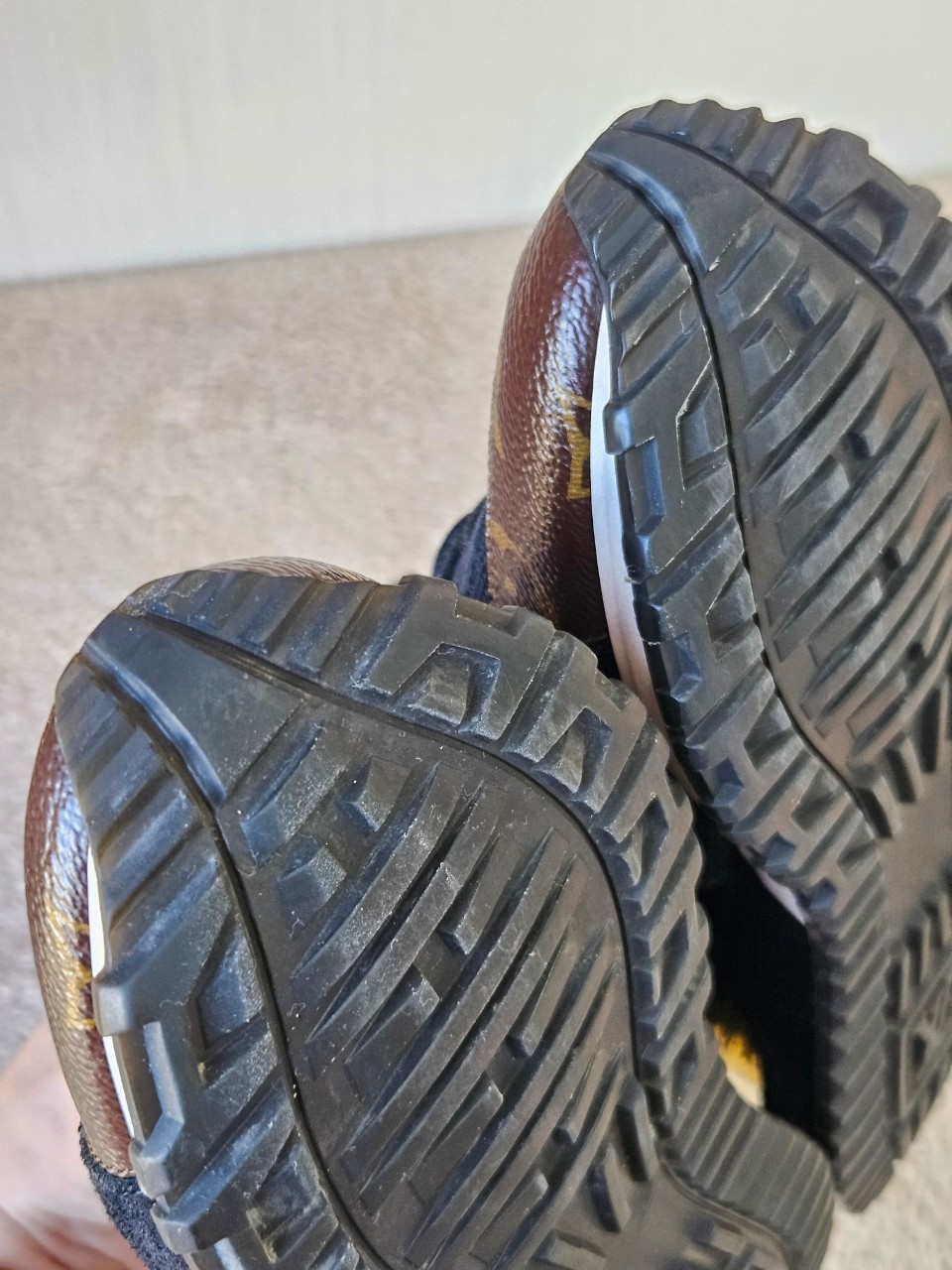 LV Run away Trainers Mono