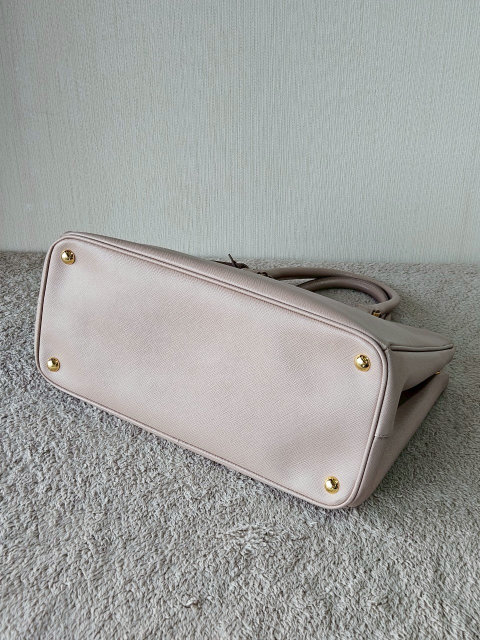 Prada Saffiano 35 Cameo