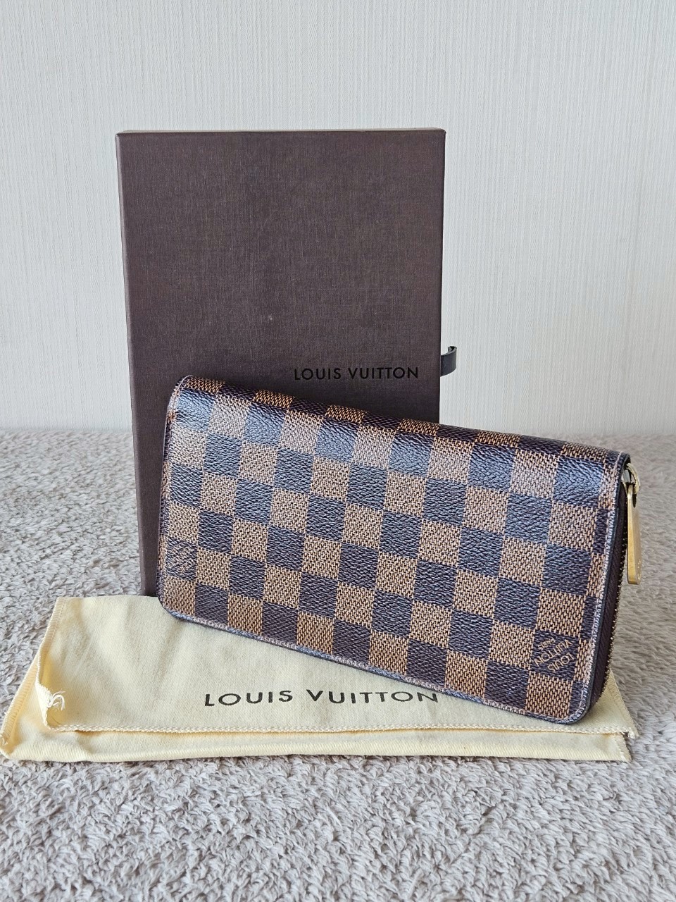LV Zippy Damier