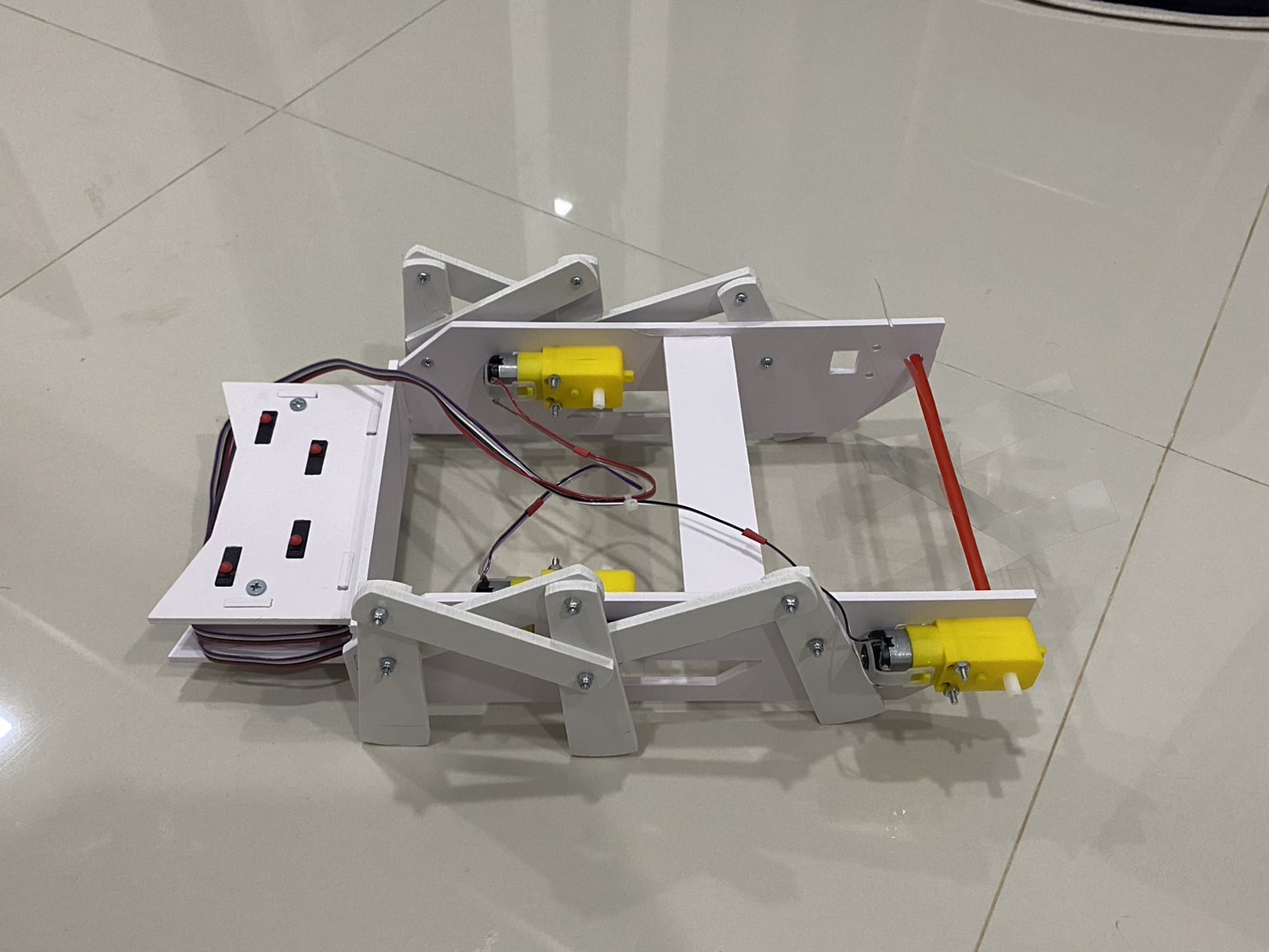 1(พื้นฐานประถม) หุ่นยนต์ต้อนแกะ 3 มอเตอร์ รุ่น OA2025 (ประกอบเอง)