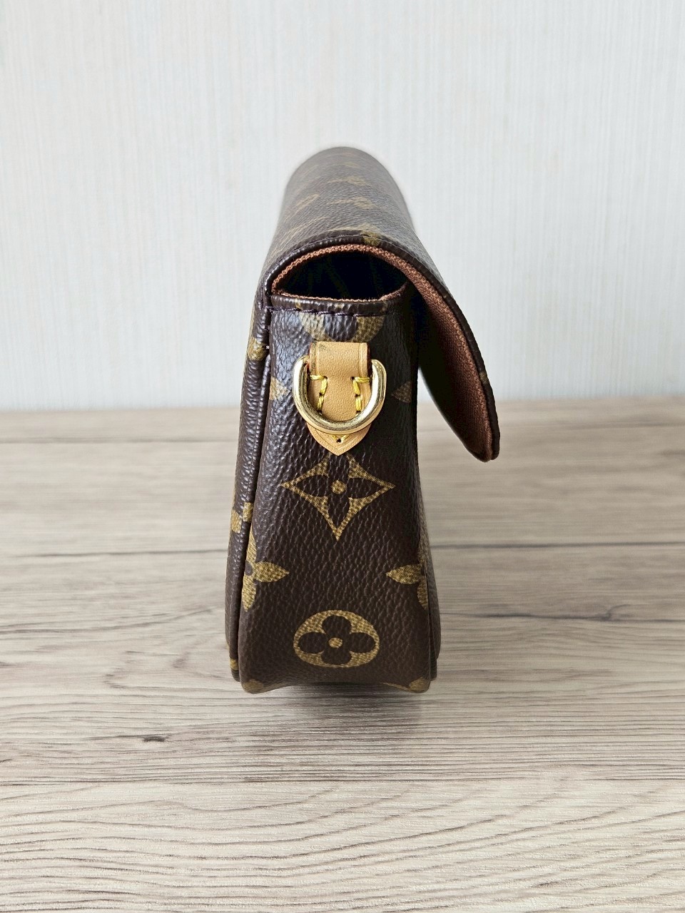 LV Woc Ivy Monogram Microchip