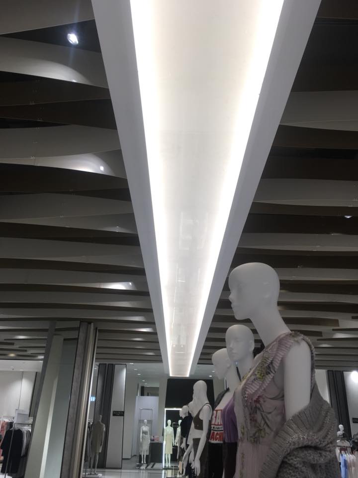 งานติดตั้งอะคริลิคฝ้า ออกแบบ ผลิต ติดตั้ง ตกแต่งบริษัทห้างร้านโรงงาน ราคาโรงงาน