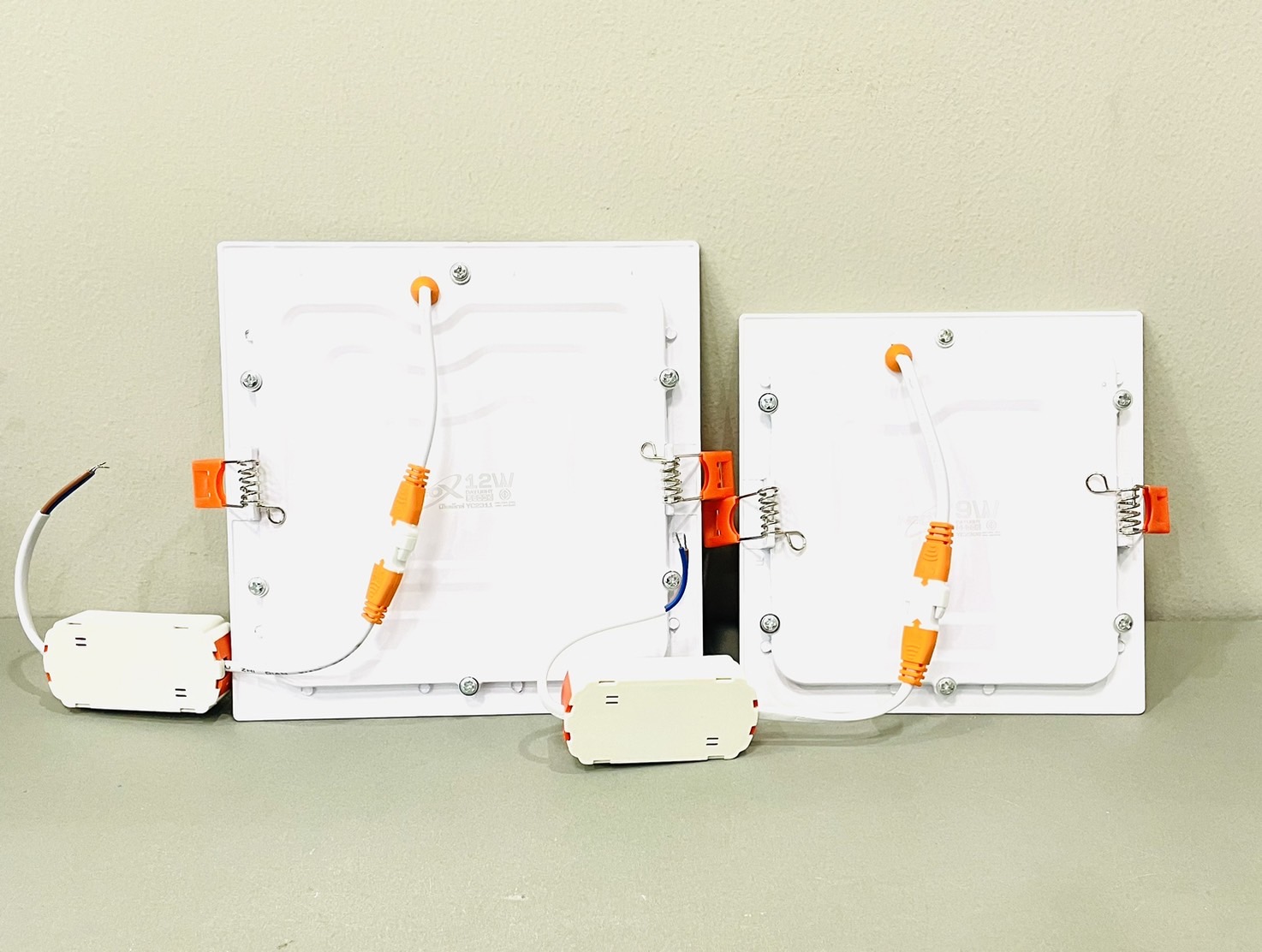 โคมดาวน์ไลท์ฝังฝ้า LED แสงขาว NeoX เหลี่ยม