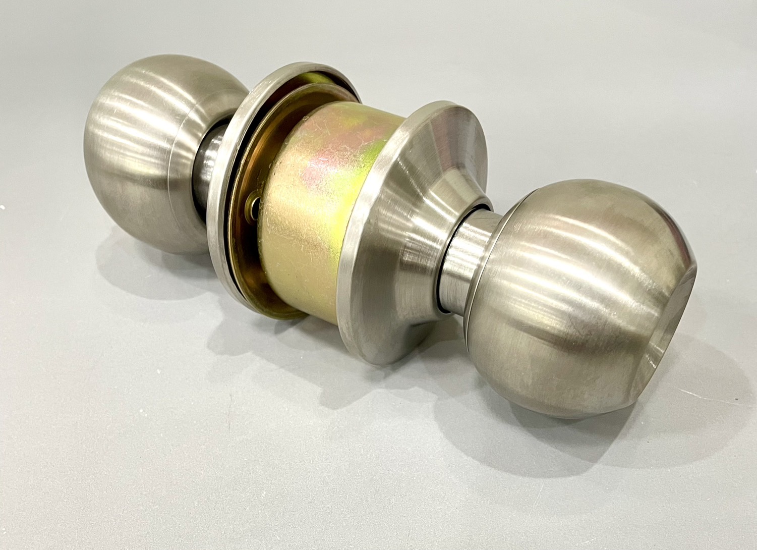 ลูกบิดประตู SOLO #641SS มีกุญแจ กลมด้าน รุ่นกล่อง