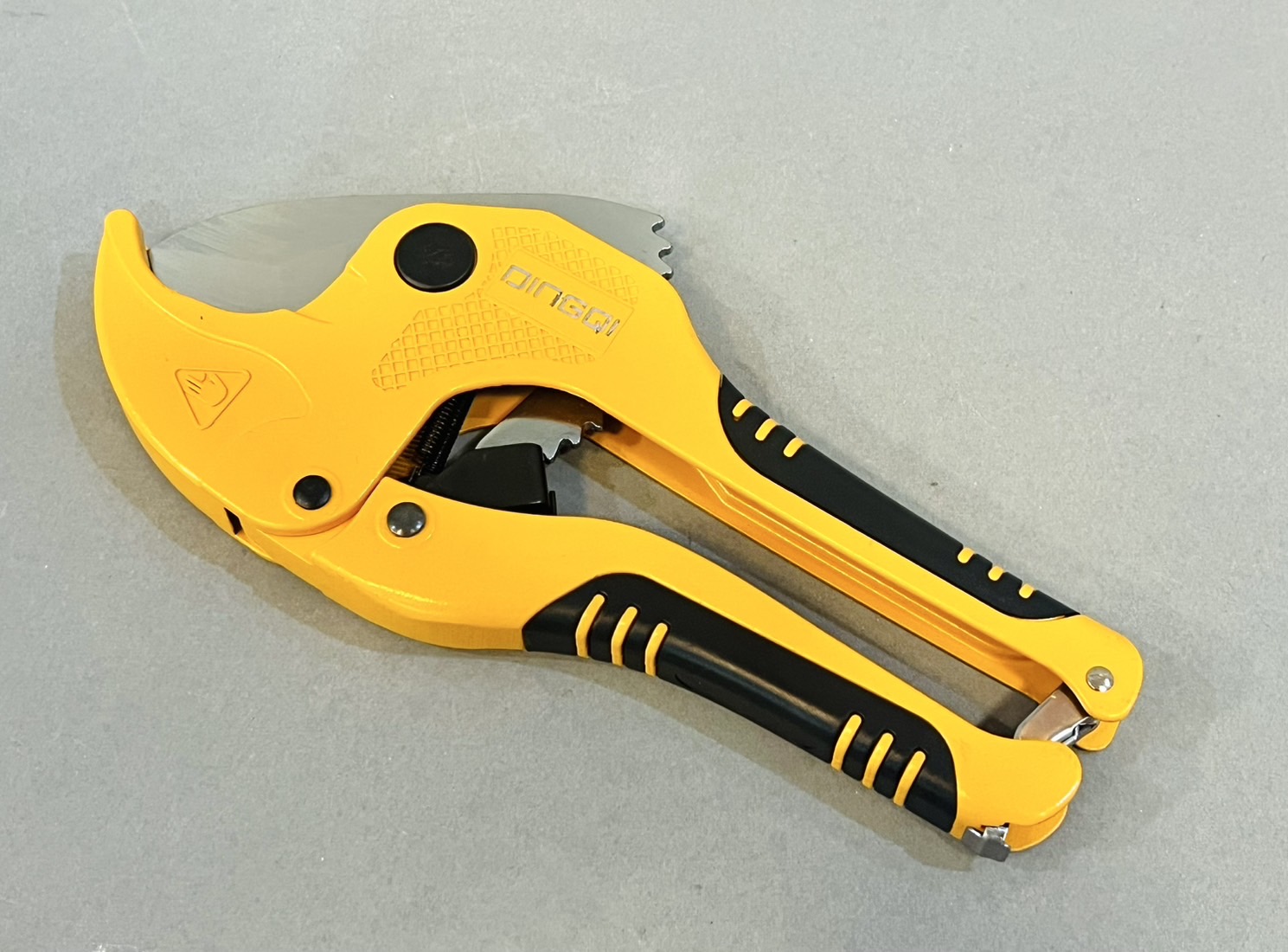 กรรไกรตัดท่อ PVC Eagle One/DINGQI