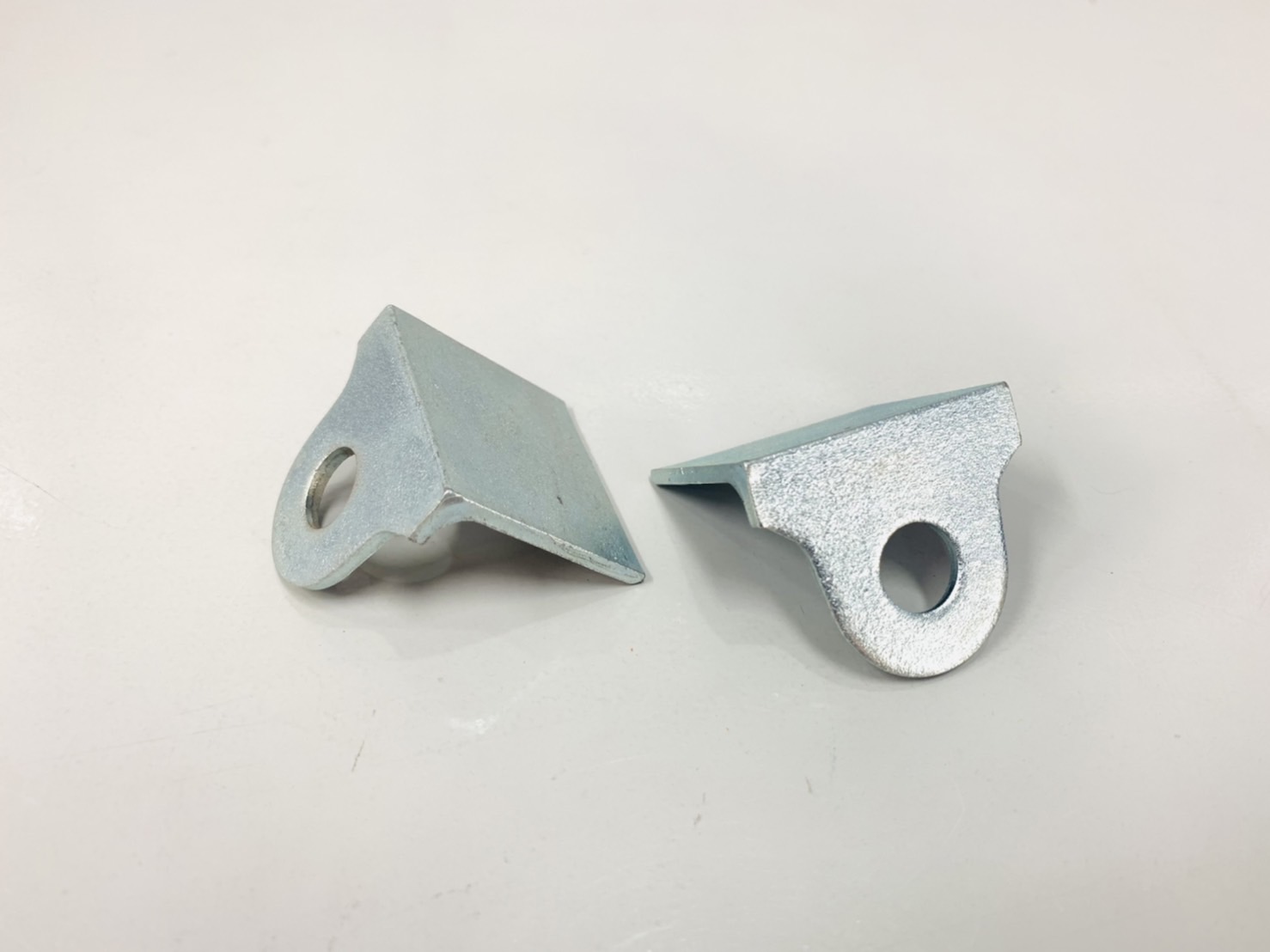 หูสายยูชุบซิงค์ มุมฉาก (แพค2อัน)