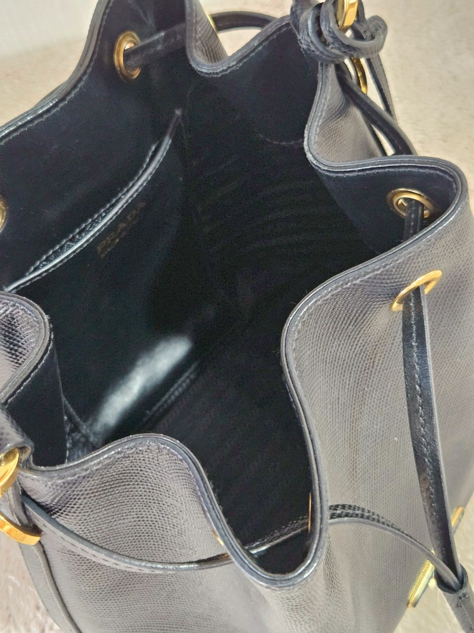 Prada Bucket Bag in Saffiano Leather Nero
