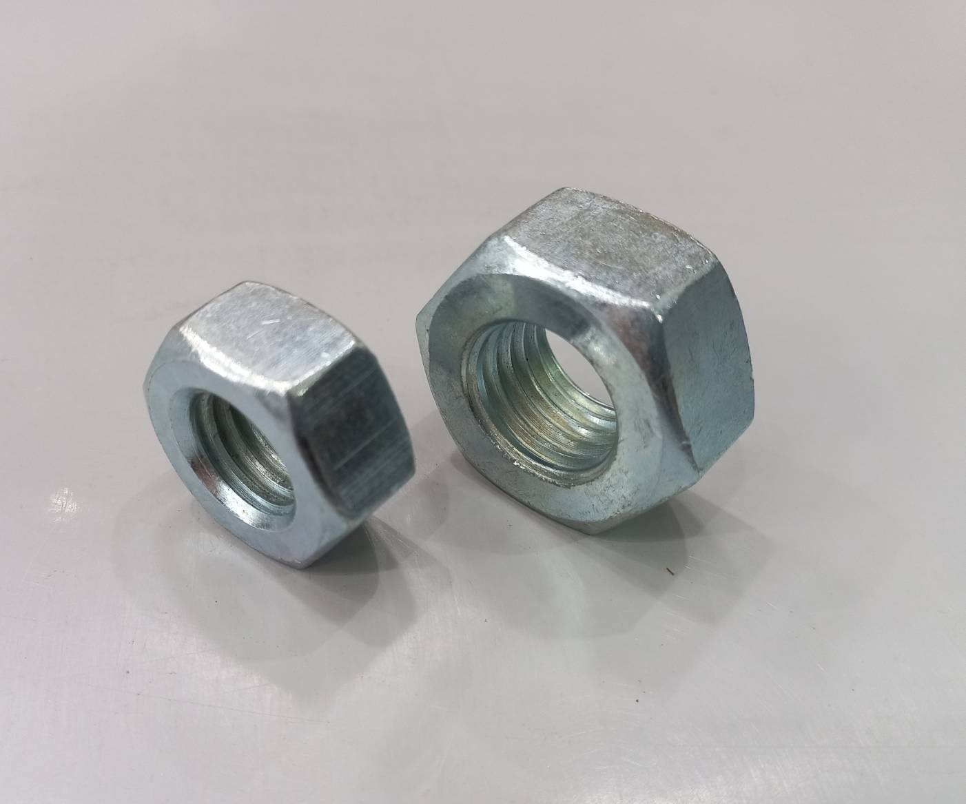 น็อตตัวเมียหกเหลี่ยมชุบ (ห่อเล็ก)