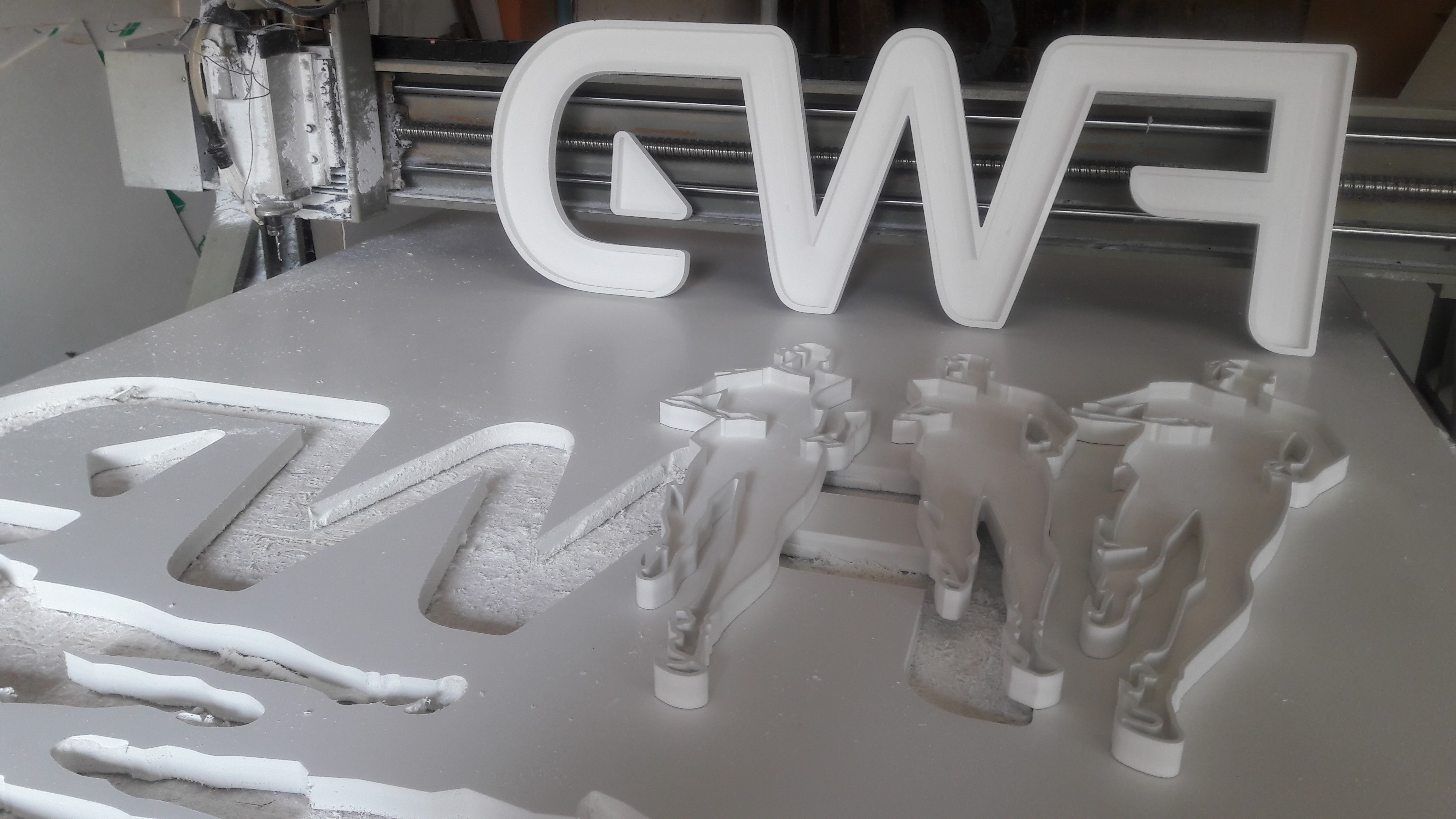 พลาสวูด 20 มม. Logo FWD เซาะ ขุด บ่ารับ วางไฟ ทำสี ติดอะคริลิค่ใส 15 มม. พร้อมติดตั้ง