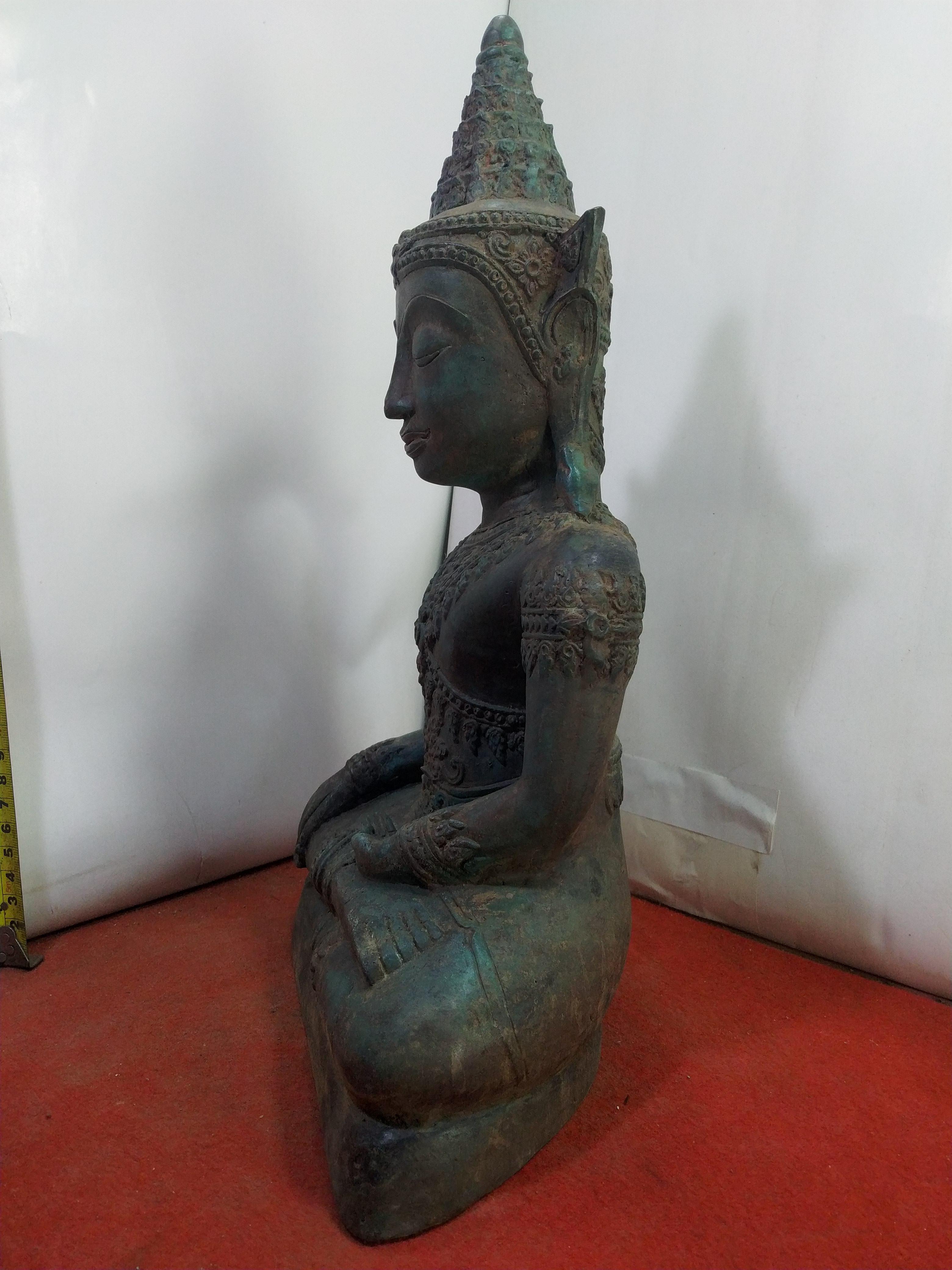 พระเชียงรุ้ง ทรงเครื่อง ปางชนะมาร เนื้อสำริดสภาพเก่า