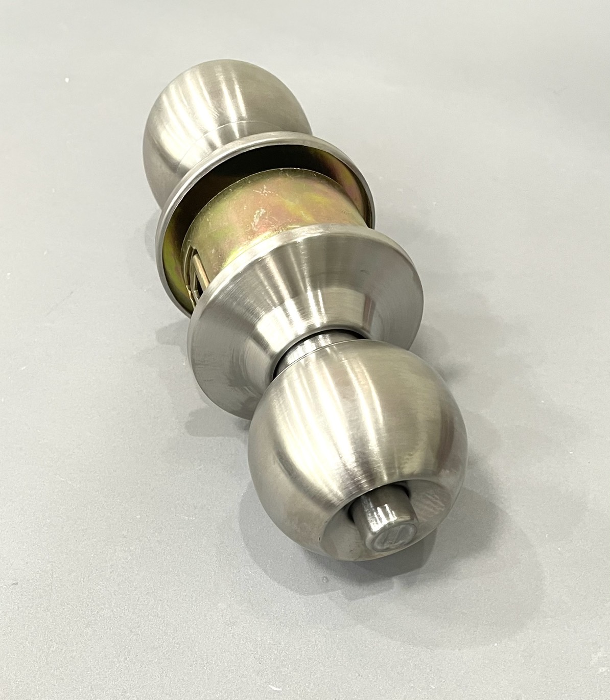 ลูกบิดประตู SOLO #641SS มีกุญแจ กลมด้าน รุ่นกล่อง