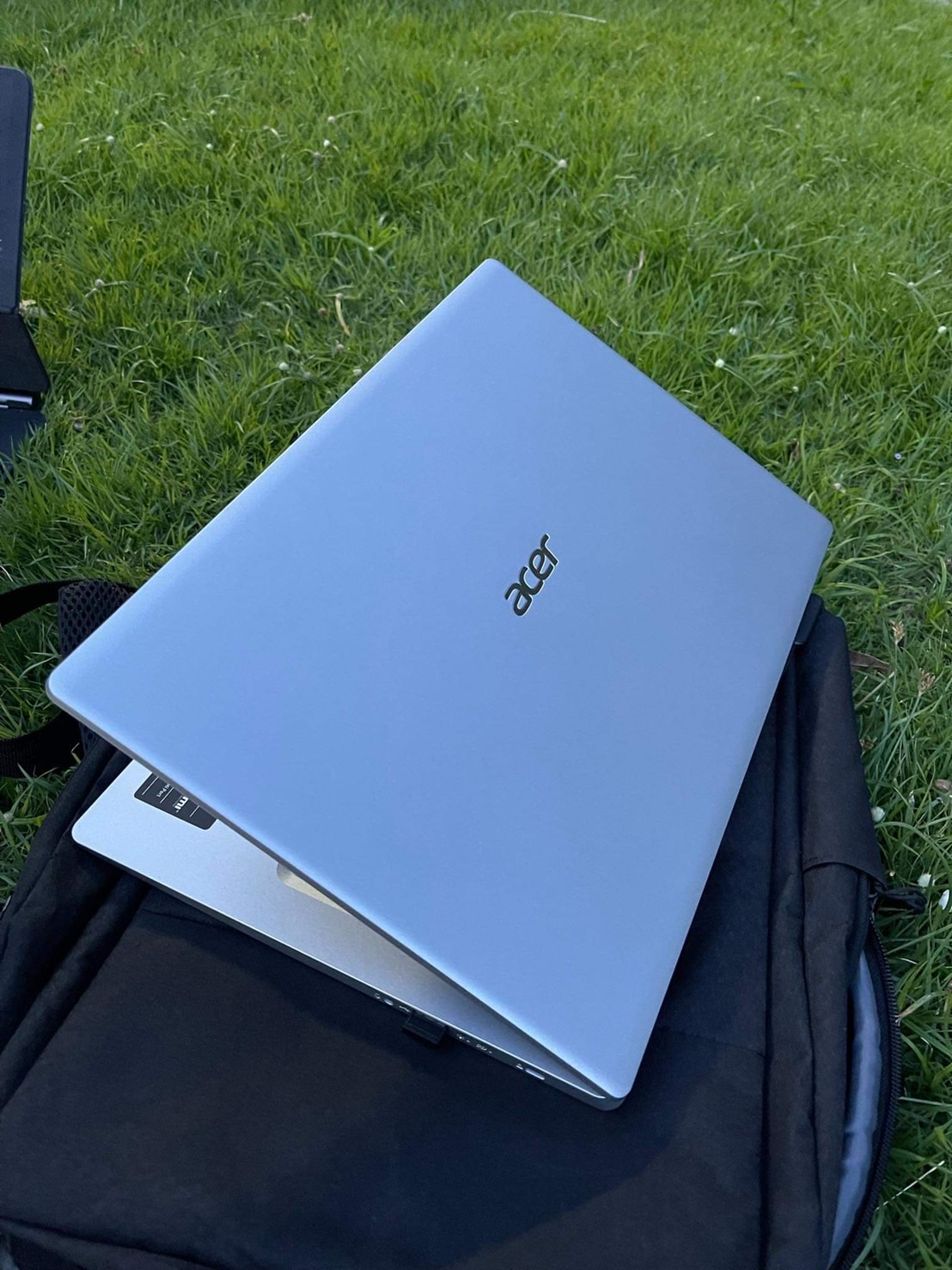 ACER Aspire 3 Ram8GB/SSD 512GB/AMD VEGA8 จอ14 นิ้ว WINDOWS10/สี SILVER**มือสอง