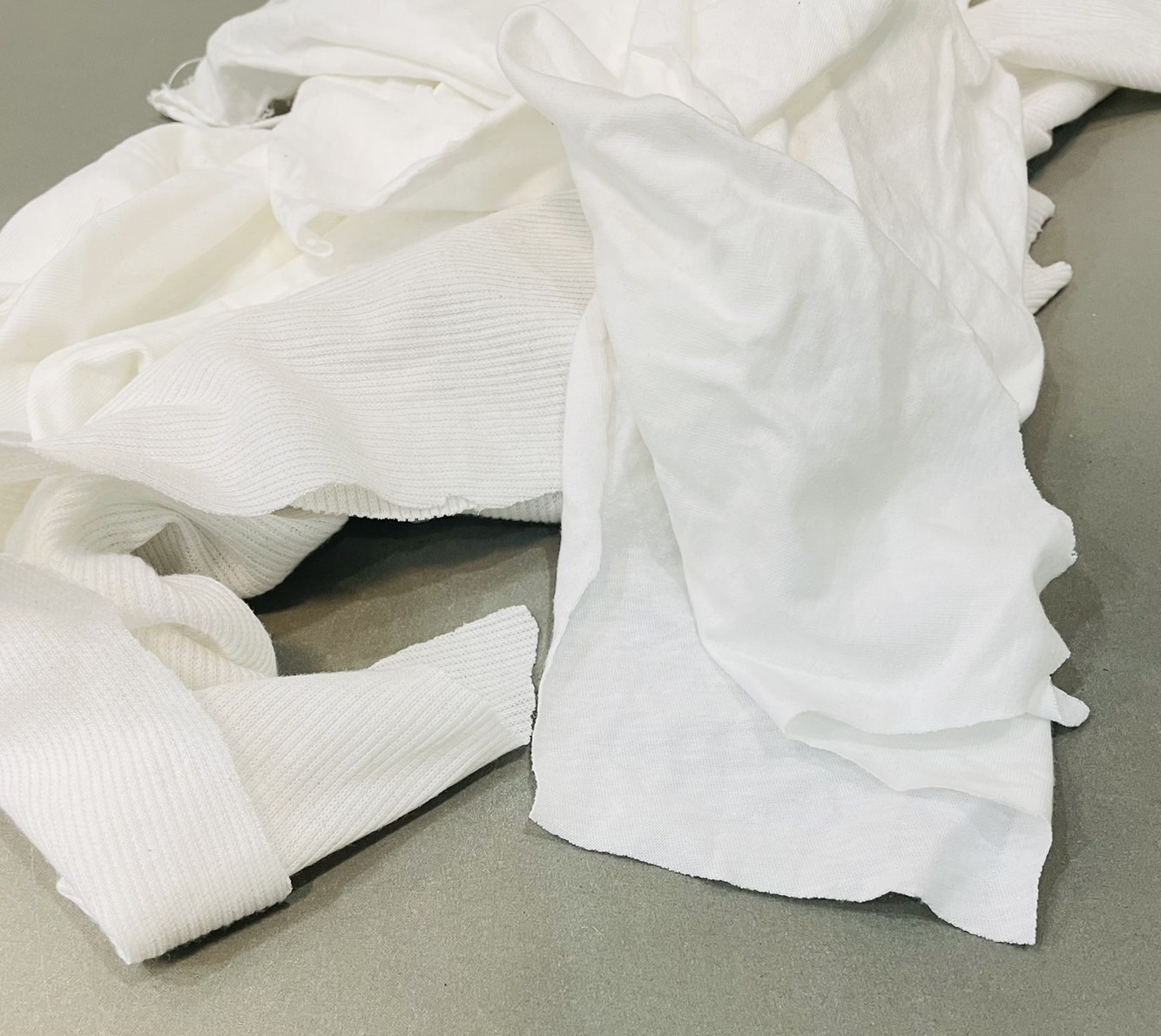 เศษผ้าสีขาว ไม่เย็บ (ถุง 0.5กก.)