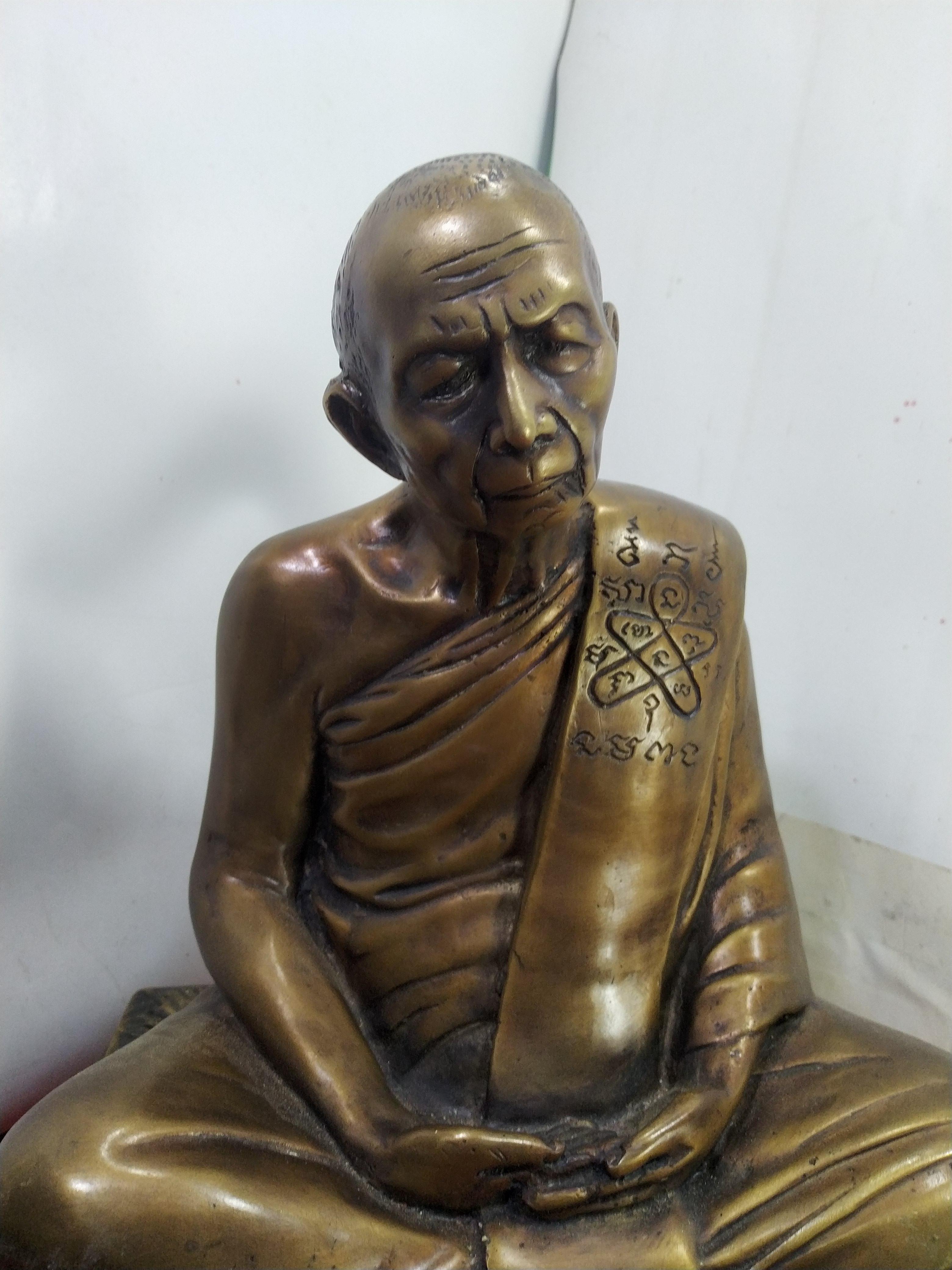 รูปหล่อ หลวงปู่ทิม วัดระหารไร่ จ.ระยอง หน้าตัก 9 นิ้ว เนื้อนวโลหะสำริด