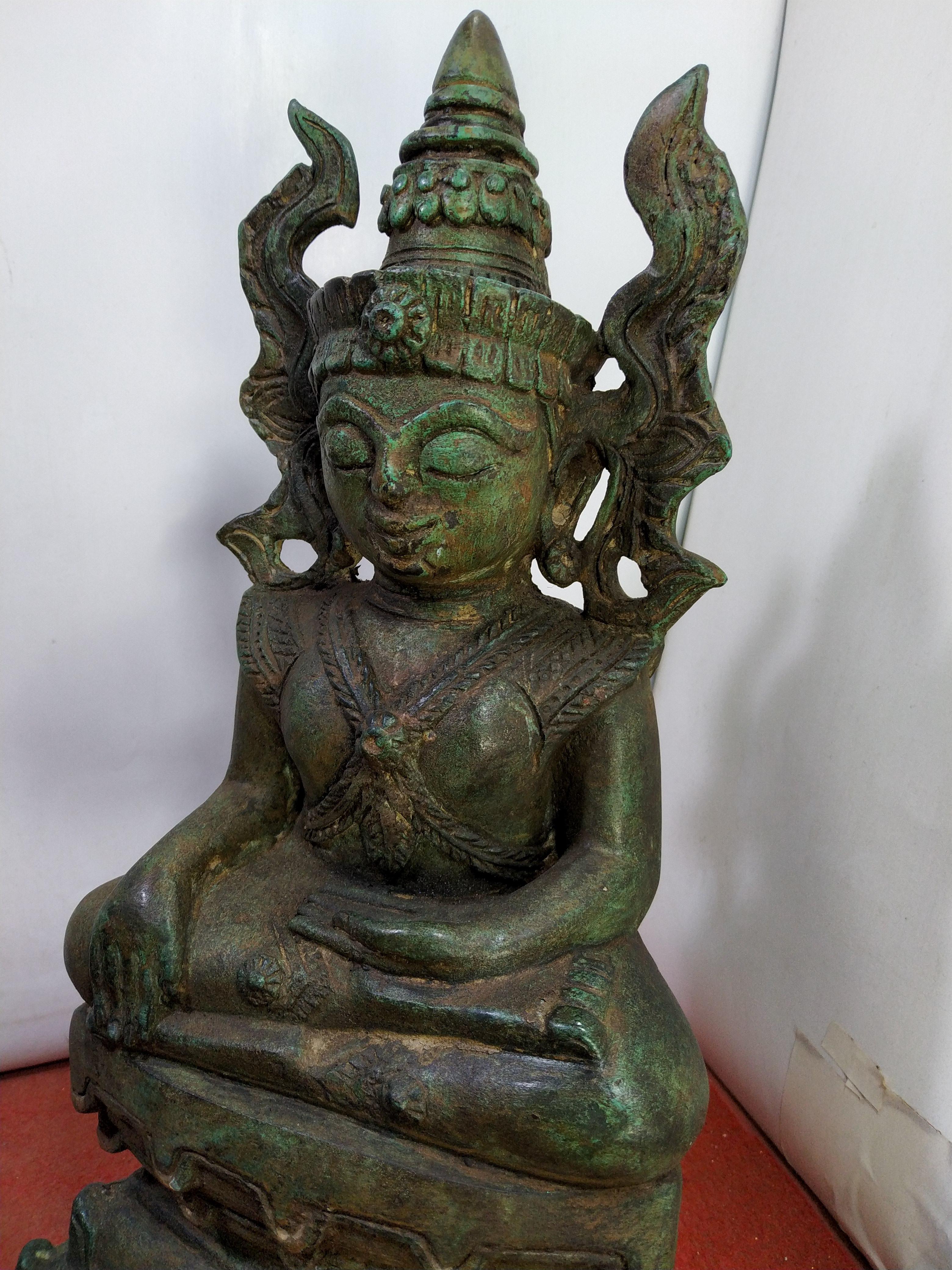 พระมหามัยมุนี หรือ มะฮาเมียะมุนิ เนื้อโลหะสำริดสภาพเก่า