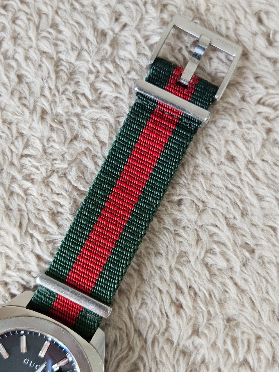 Gucci GG2570 Black Dial Watch สายเขียวแดง