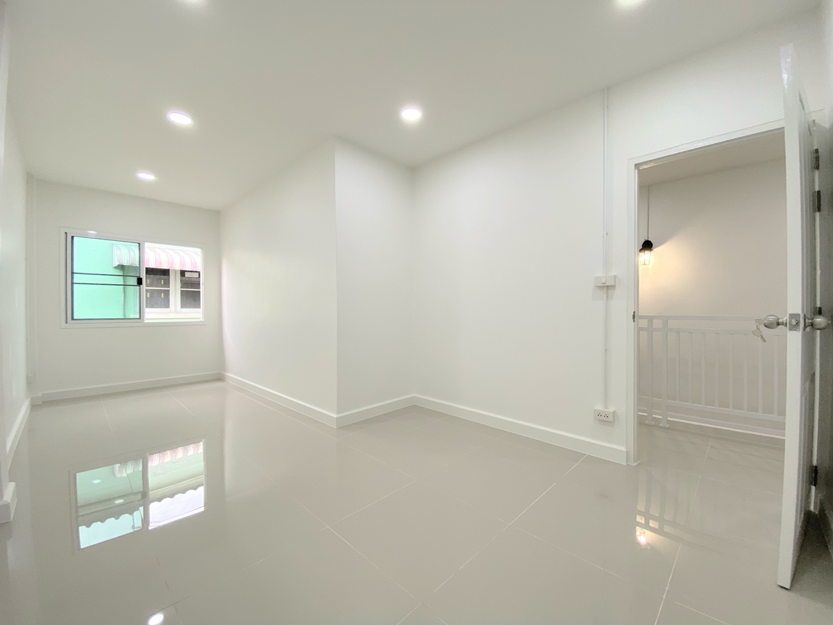 ขาย ทาวน์เฮ้าส์ 2 ชั้น หมู่บ้านร่มโพธิ์ เนื้อที่ 20 ตร.ว. อ.บางบัวทอง จ.นนทบุรี