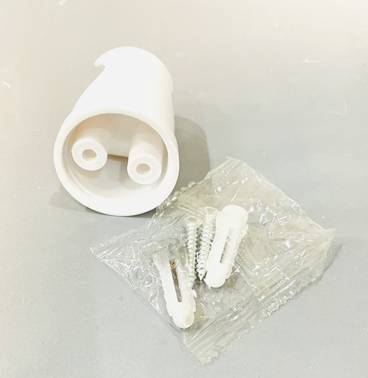 ขาแขวนสายฝักบัว สีขาว