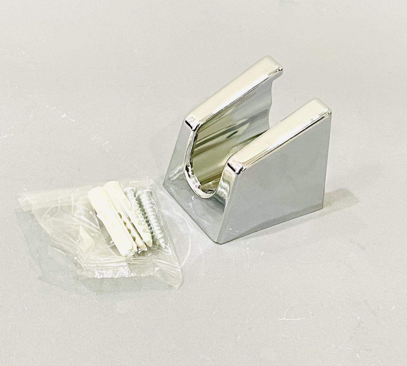 ขาแขวนสายฝักบัวปรับระดับ ชุบโครเมี่ยม STABLE