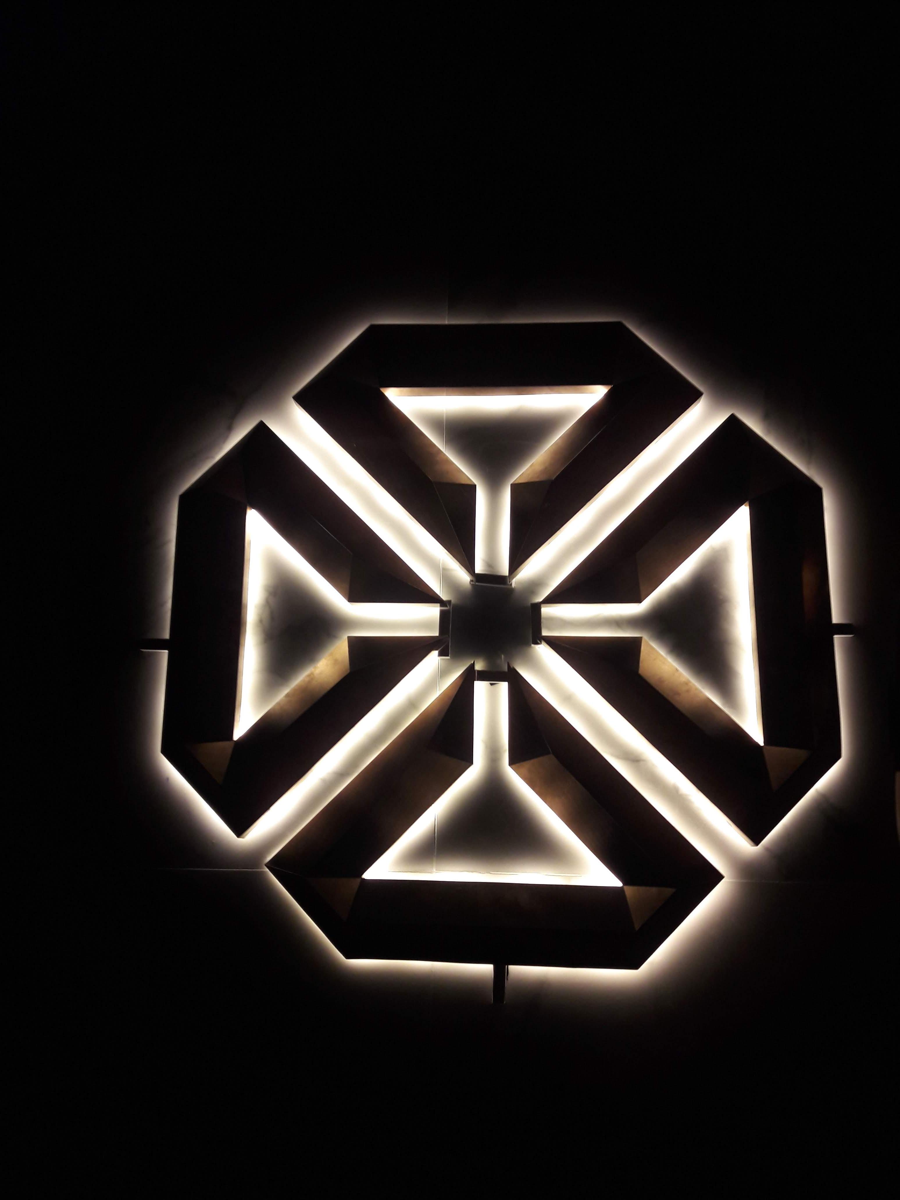 อักษรโลหะไทเทเนี่ยมทองเงา ซ่อนไฟLED พร้อมติดตั้ง ราคาโรงงาน