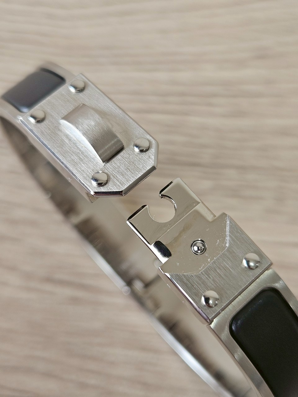 Hermes Clic Kelly bracelet PM ดำ/เงิน