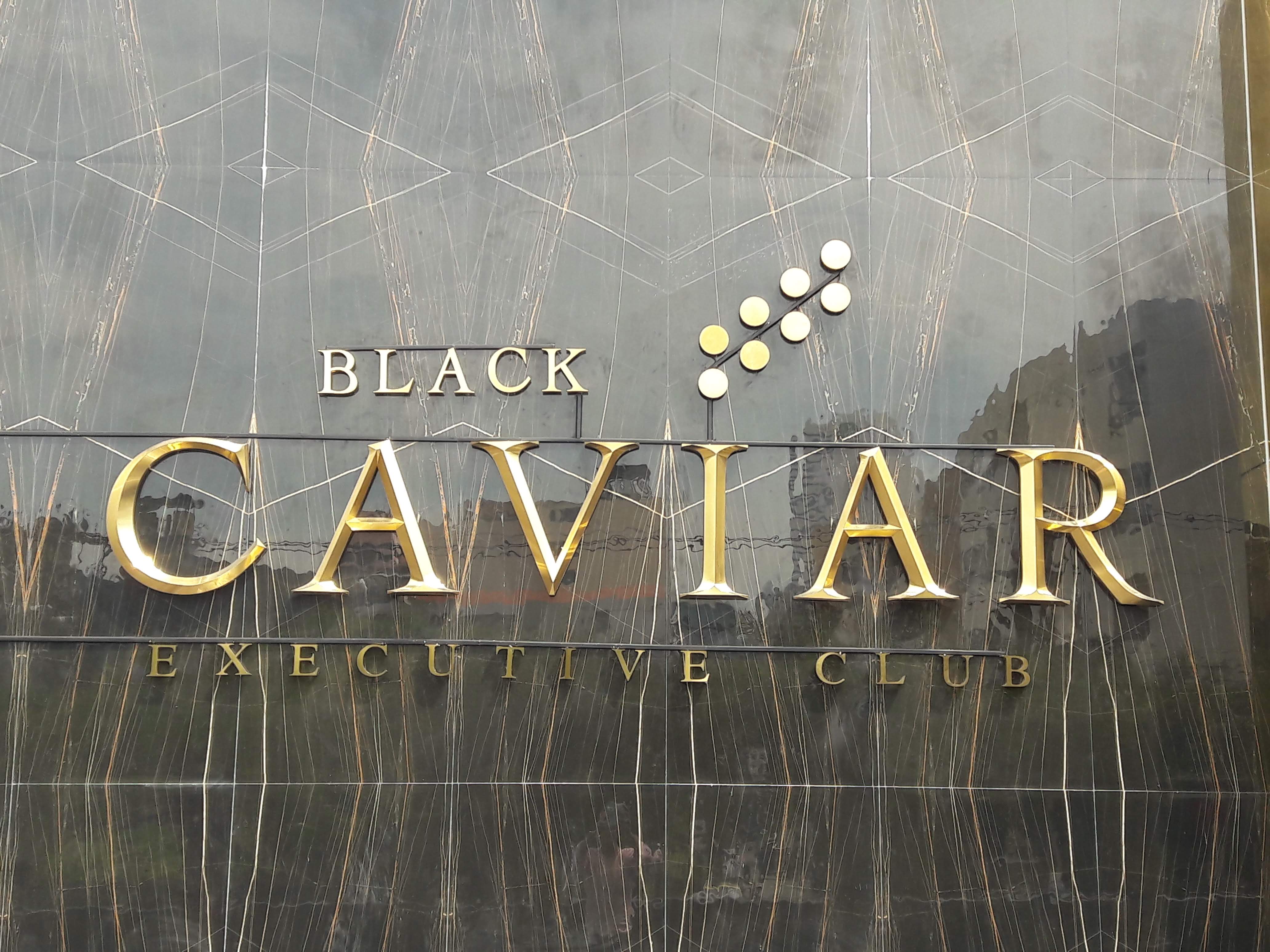 งานผลิตติดตั้ง ตัวอักษรไทเทเนี่ยมทองแฮร์ลาย 3มิติ.วางไฟ พร้อมติดตั้งราคาโรงงาน