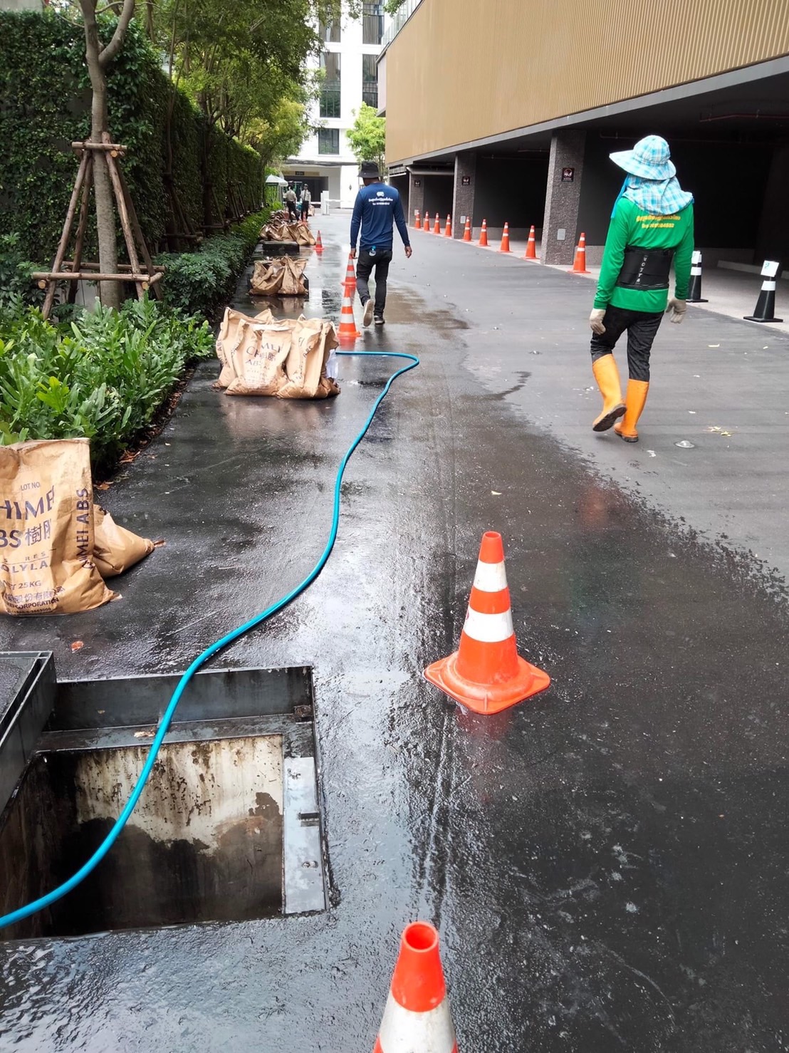 ดูดส้วมถนนพระอาทิตย์ 083-908-3504 ช่างโดม