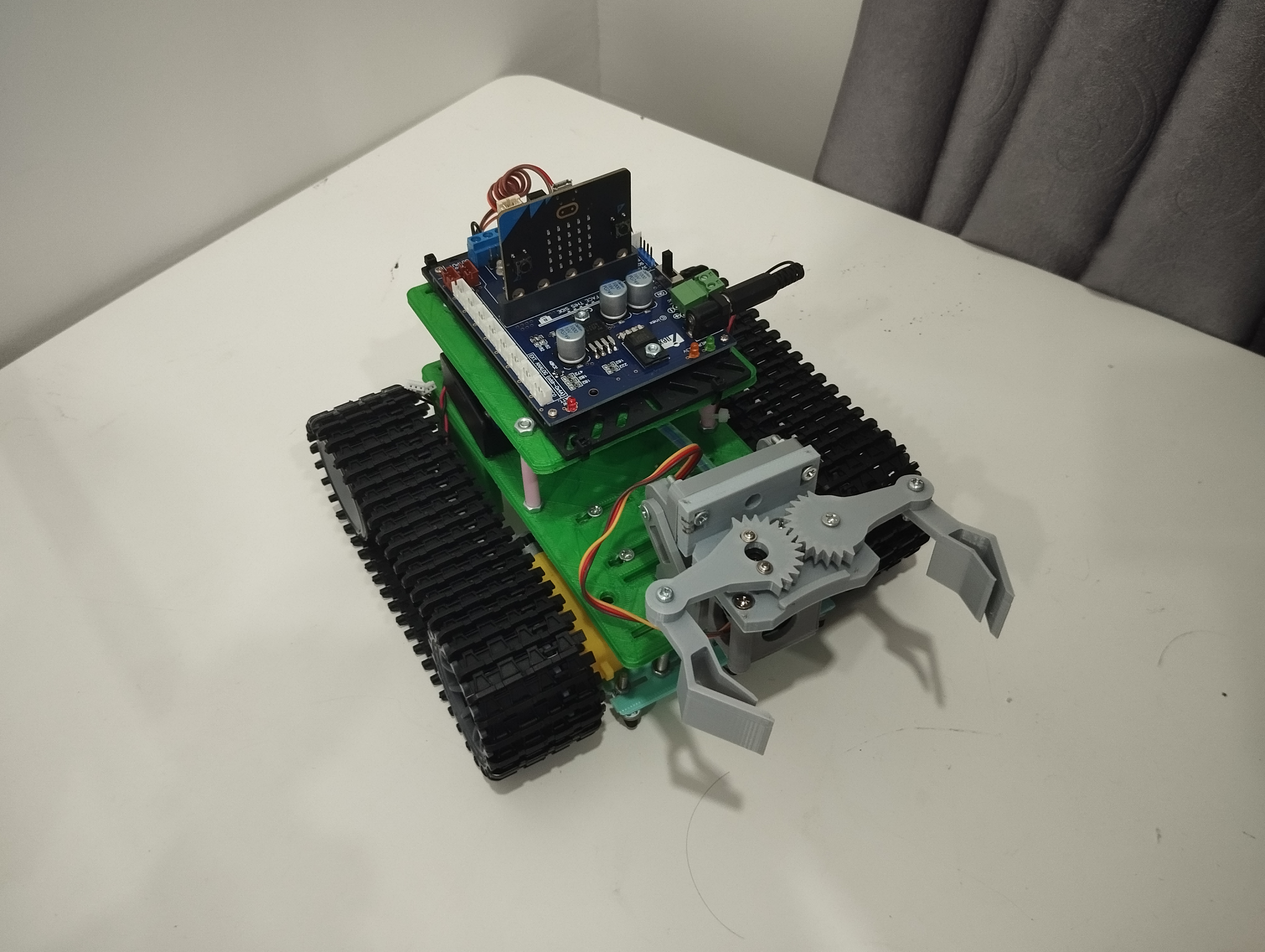 หุ่นยนต์เดินตามเส้นไมโครบิต 2024