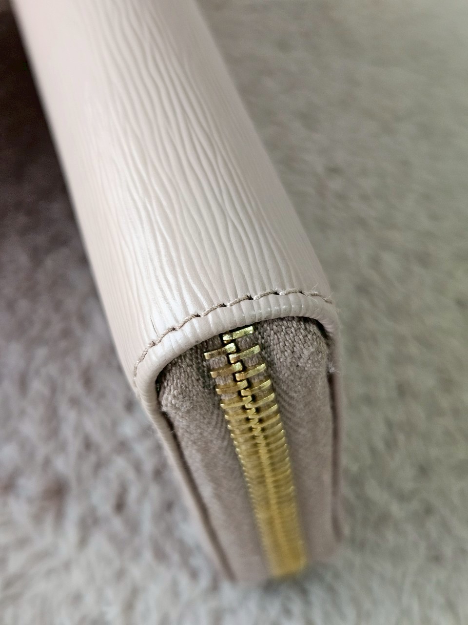 Prada 1ML506 Zippy สีนู๊ด