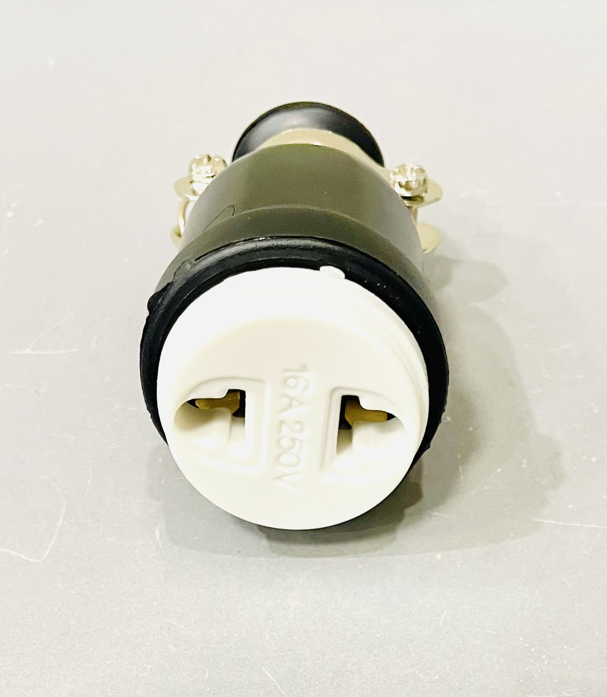 ปลั๊กยางกลม ตัวเมีย มีห่วง ขากลมแบน