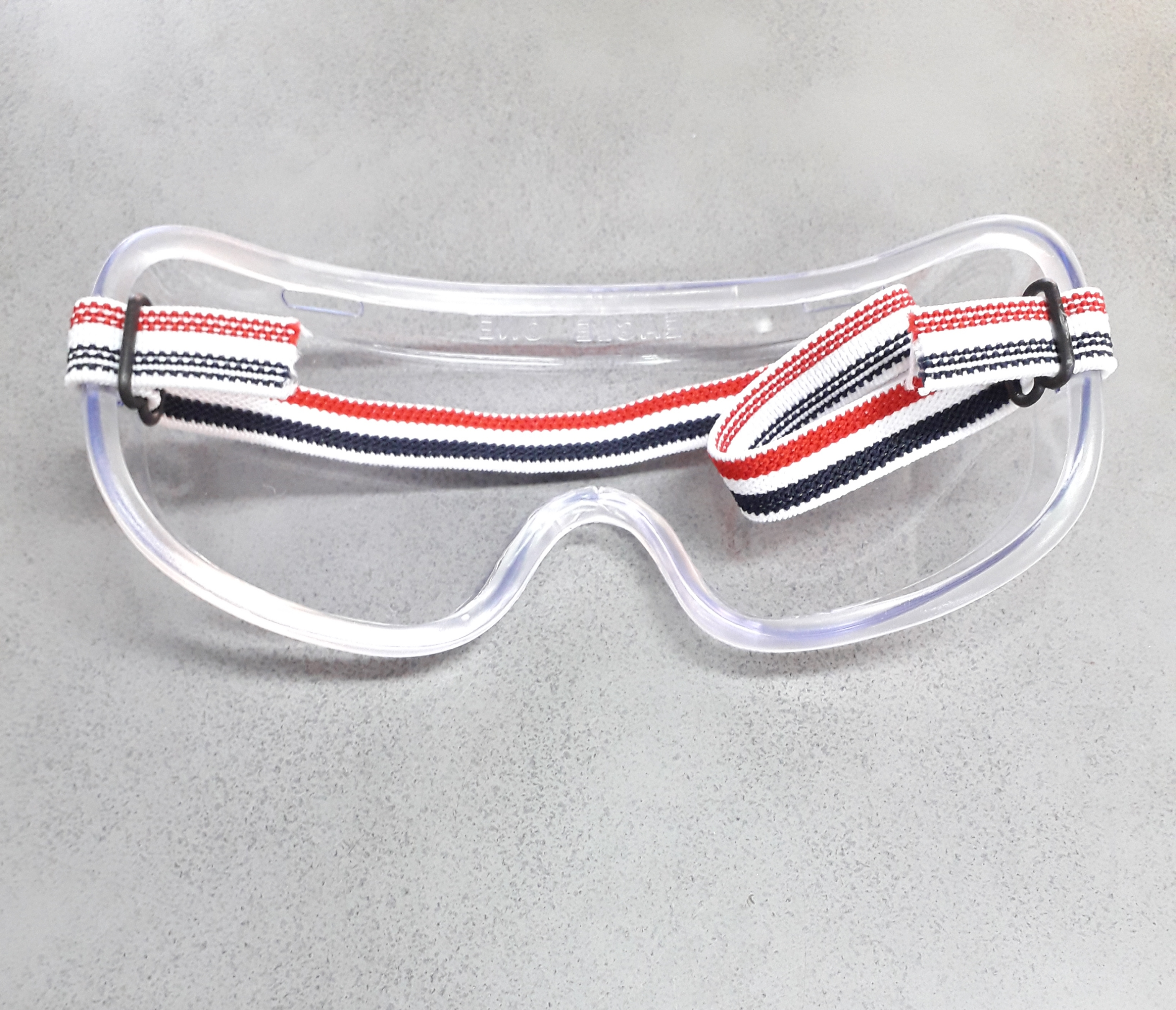 แว่นตากันสะเก็ดใส #8000