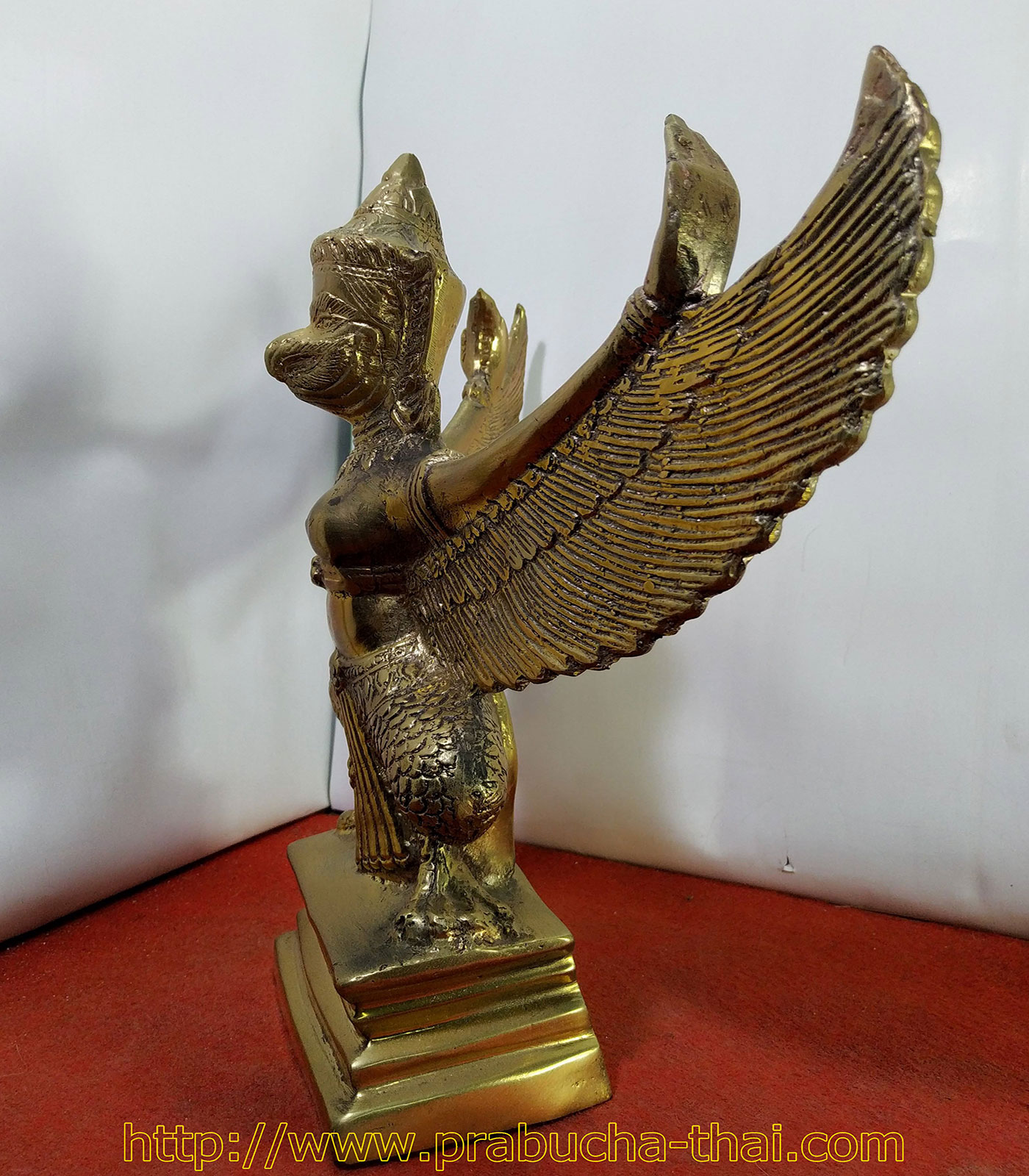 พญาครุฑ เนื้อโลหะทองเหลืองขัดเงา งดงามมาก