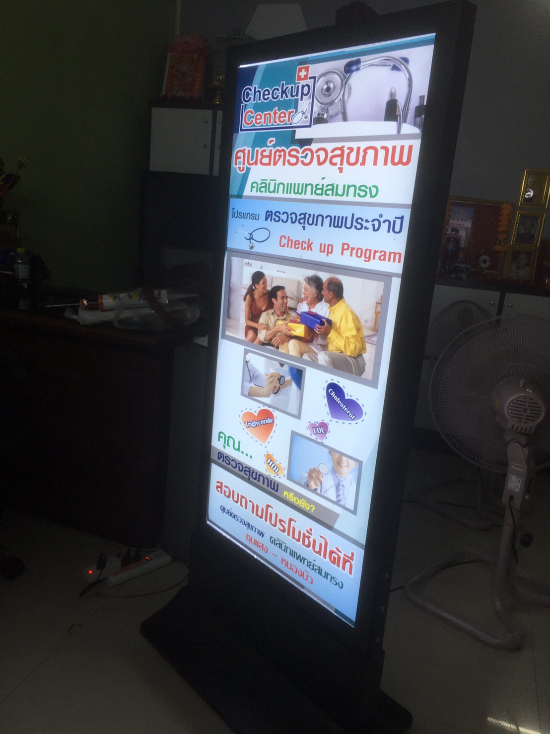 ป้ายไฟบาง Slim Light Box พร้อมฐานล้อผลิตตามขนาด ราคาโรงงาน