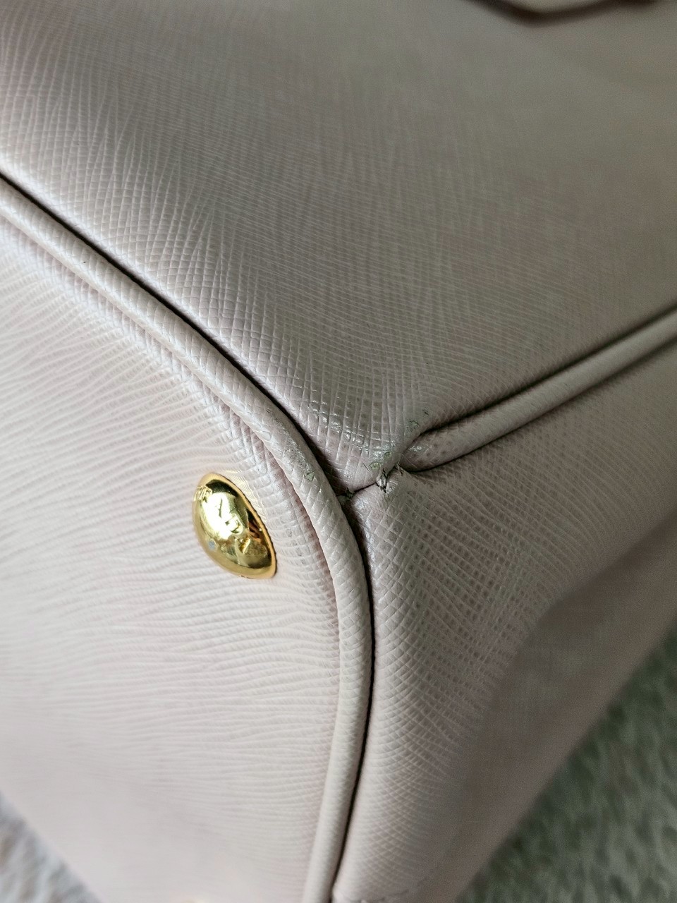 Prada Saffiano 35 Cameo