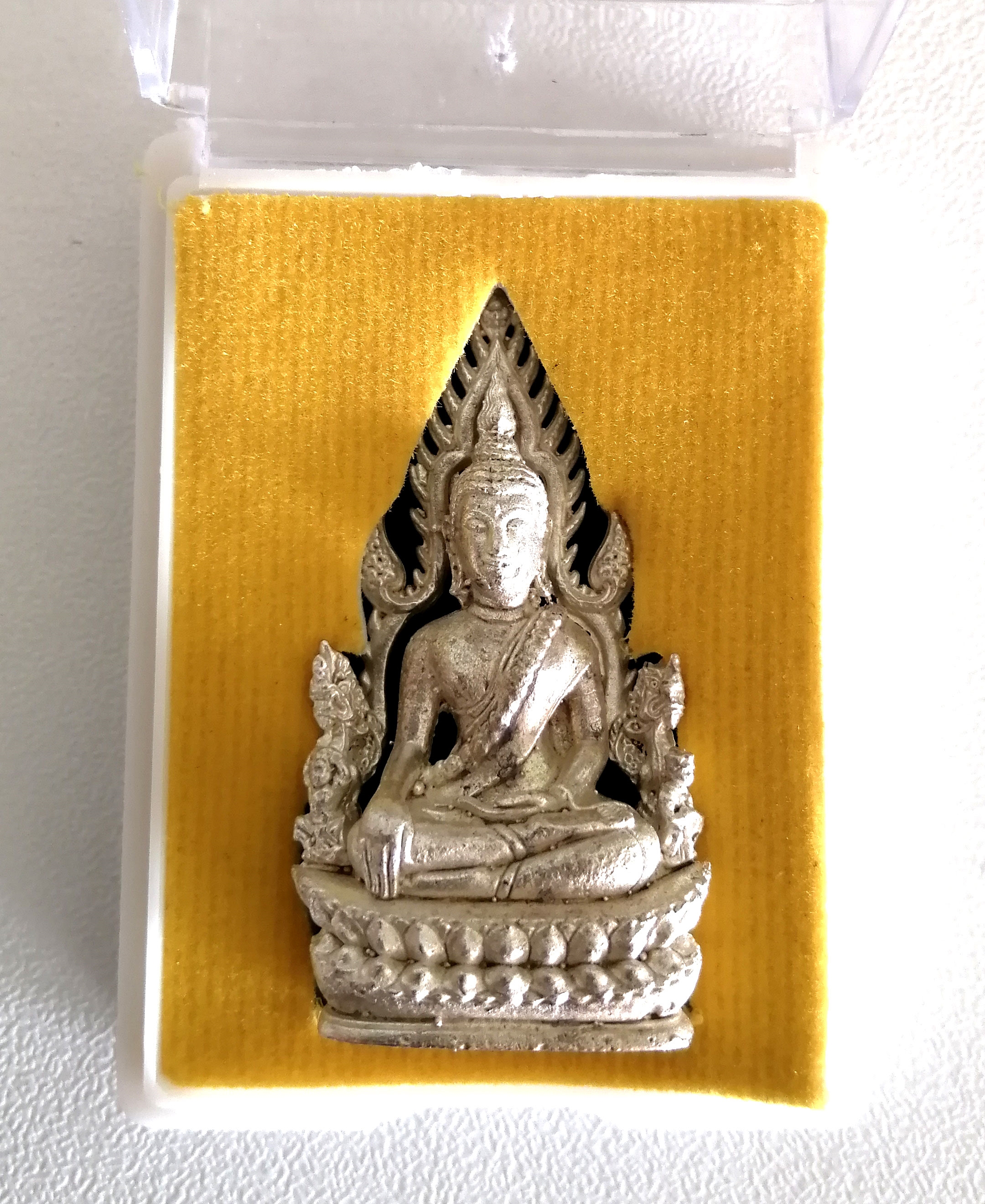 พระพุทธชินราช พิมพ์ลอยองค์ รุ่น จอมราชันย์ ปี 2555