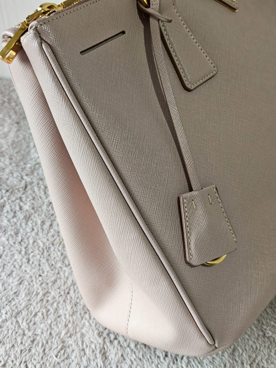 Prada Saffiano 35 Cameo