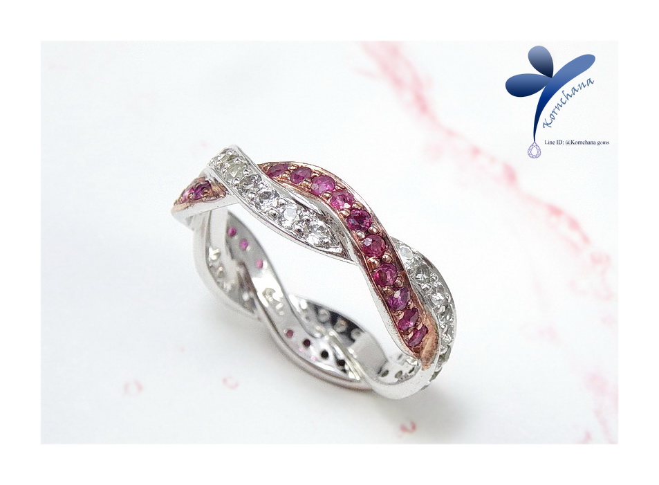 Ruby ring แหวนทับทิมไขว้สลับพลอยขาว white topaz รอบวงสุดเก๋ ตัวเรือนเงินแท้ ชุบทองคำขาว ฝีมือประณีต