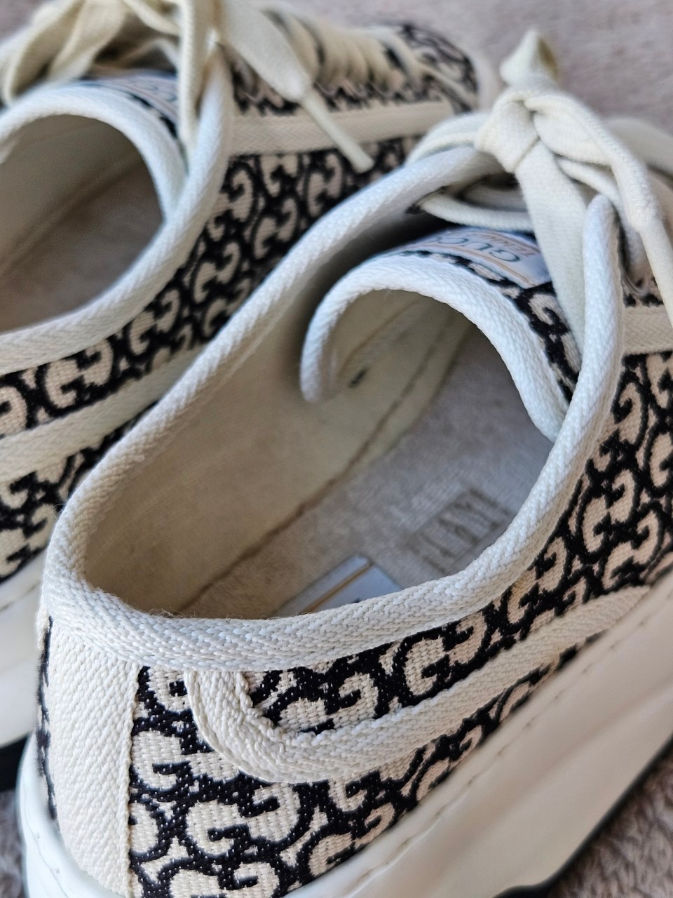 Gucci 746766 WOMEN'S GG TRAINER