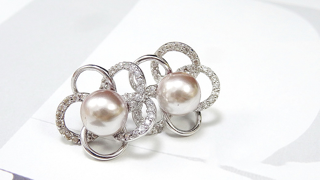 เซ็ทสร้อยคอพร้อมจี้มุกแท้สีทองอมชมพูดีไซน์รูปดอกไม้ พร้อมสร้อยคอเงินแท้และต่างหูมุกเข้าชุด สวยหวาน