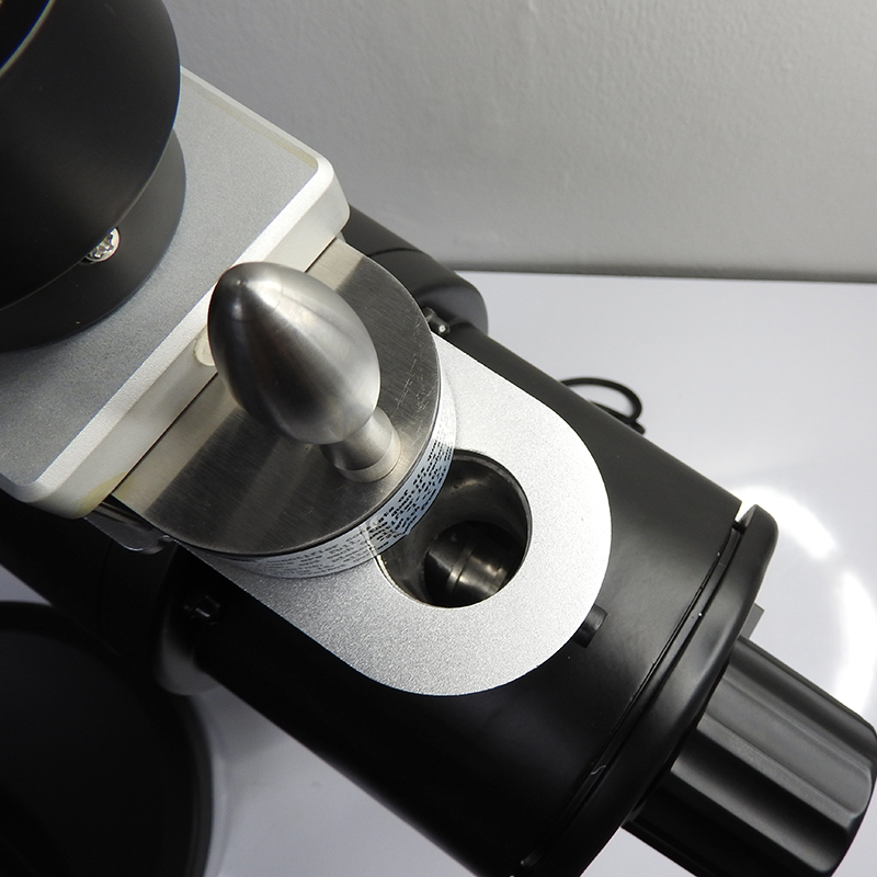 เครื่องบดกาแฟตัวใหญ่ มีตัวโดสตวงกาแฟ ด้วยกำลังไฟ 1500W