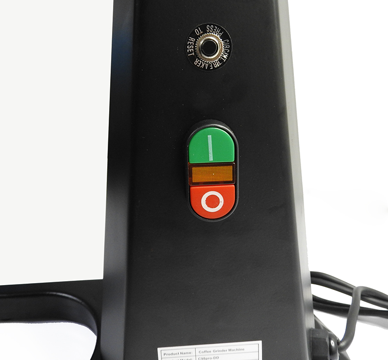 เครื่องบดกาแฟตัวใหญ่ มีตัวโดสตวงกาแฟ ด้วยกำลังไฟ 1500W