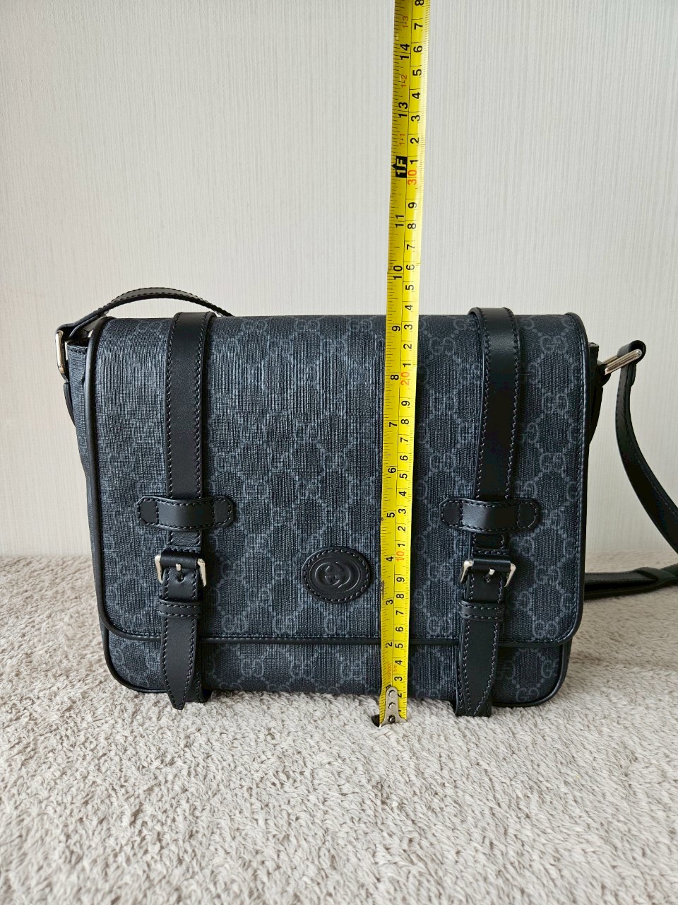 gucci messenger black GG