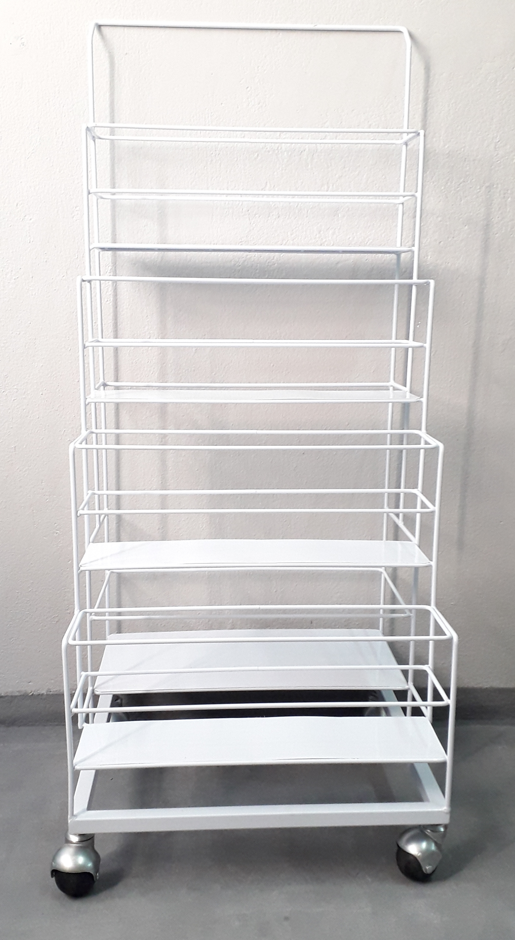 ชั้นวางขวด วางสีสเปรย์