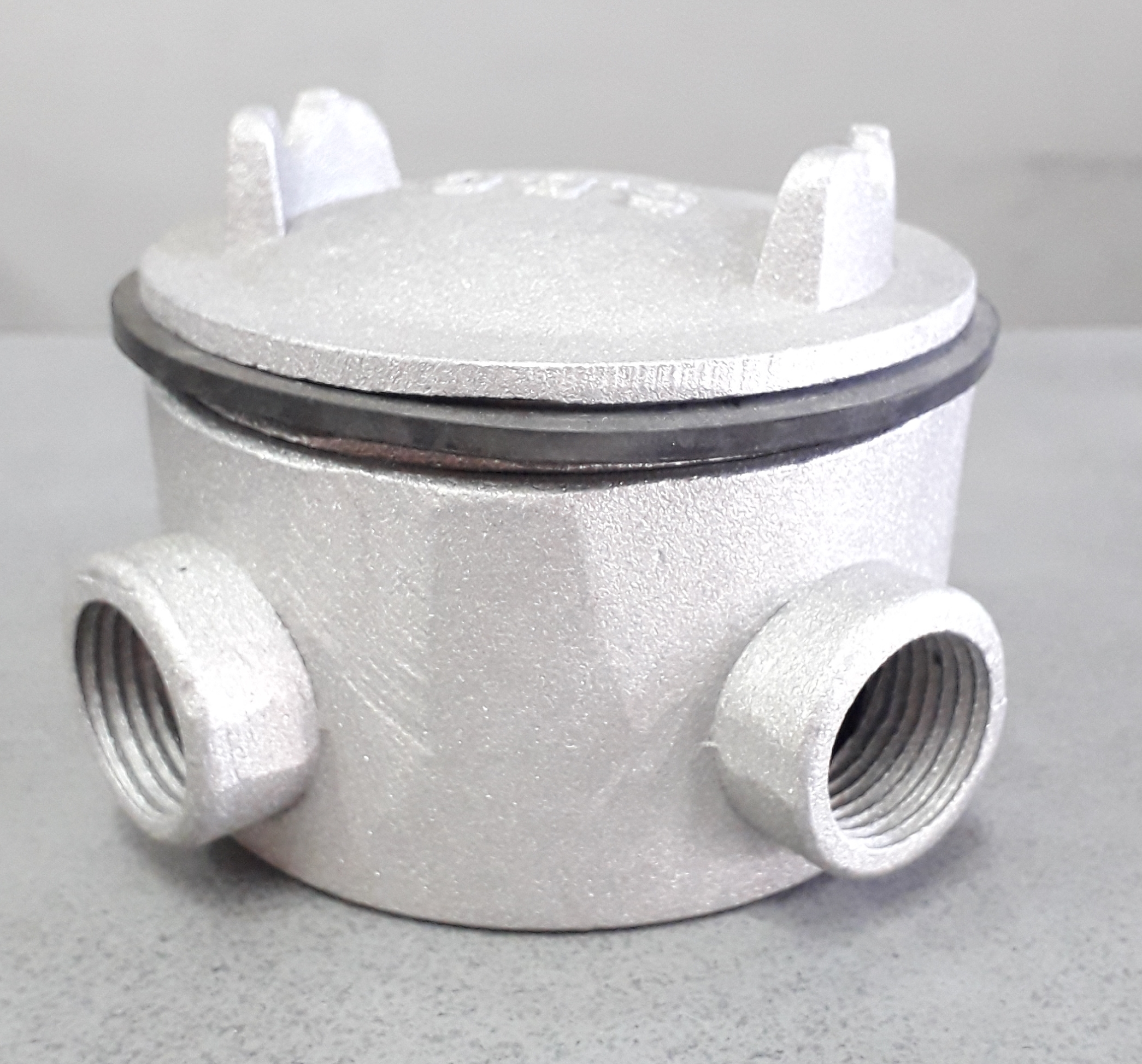 บ็อกกลมกันน้ำ 4 ทาง พร้อมซีนยาง